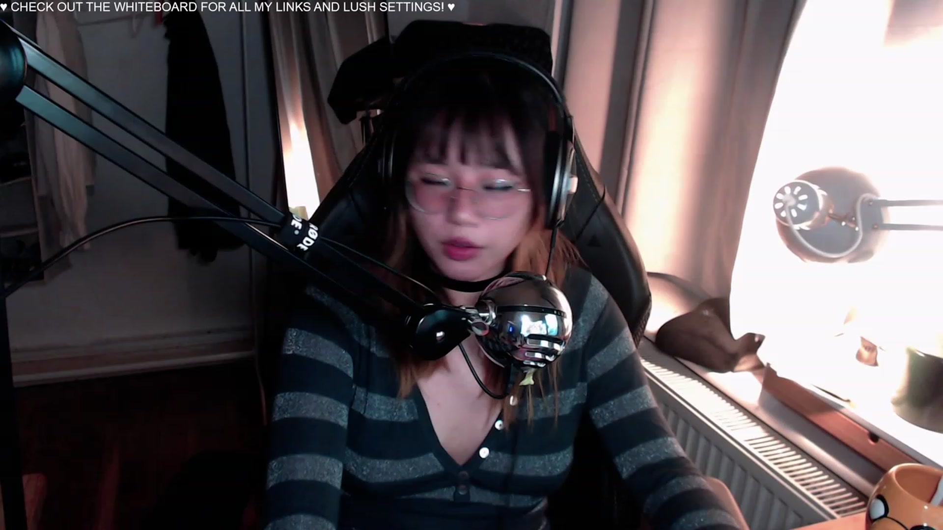 Gallery image thumbnail from Kuromin's myfreecams stream on, 08/18/2023, 23:26 image 14 of 20