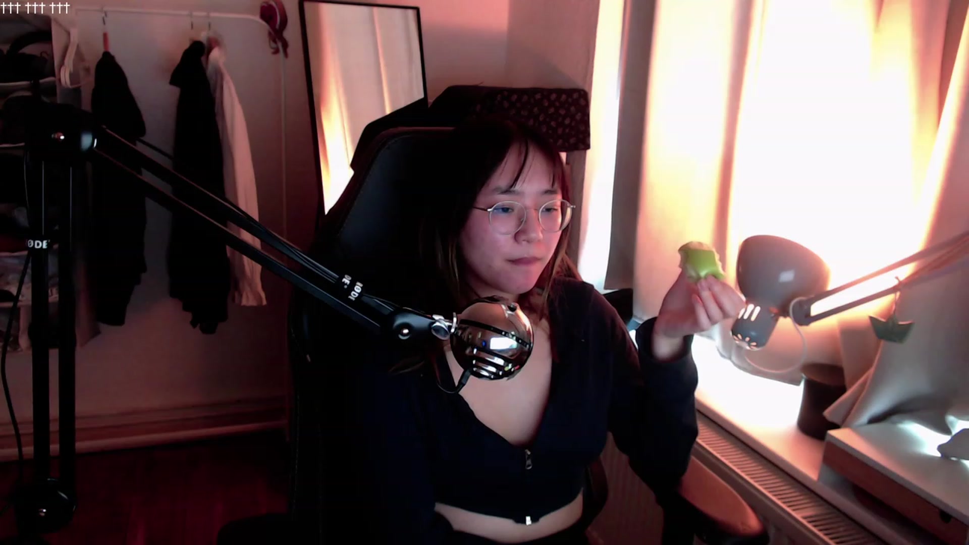 Gallery image thumbnail from Kuromin's myfreecams stream on, 08/31/2023, 09:17 image 15 of 20