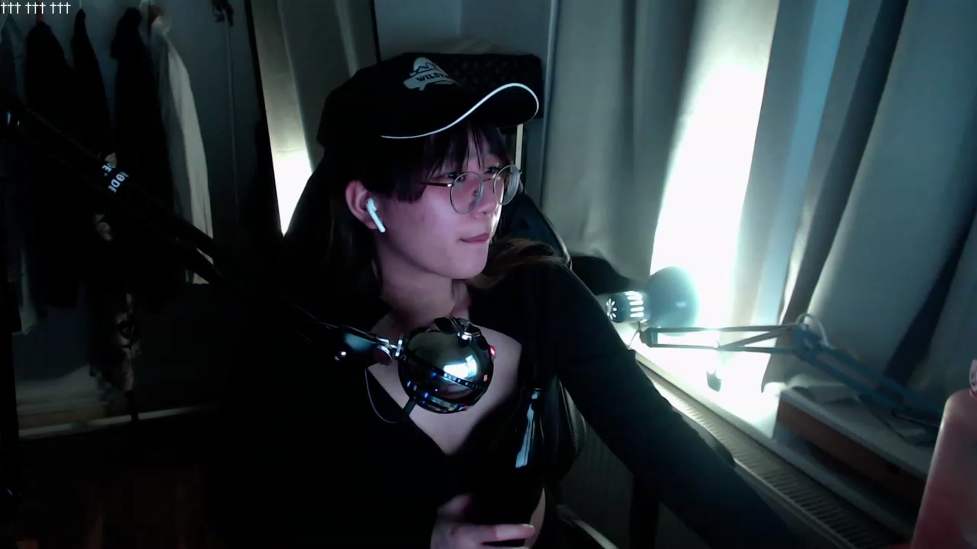 Gallery image thumbnail from Kuromin's myfreecams stream on, 09/04/2023, 04:49 image 18 of 20
