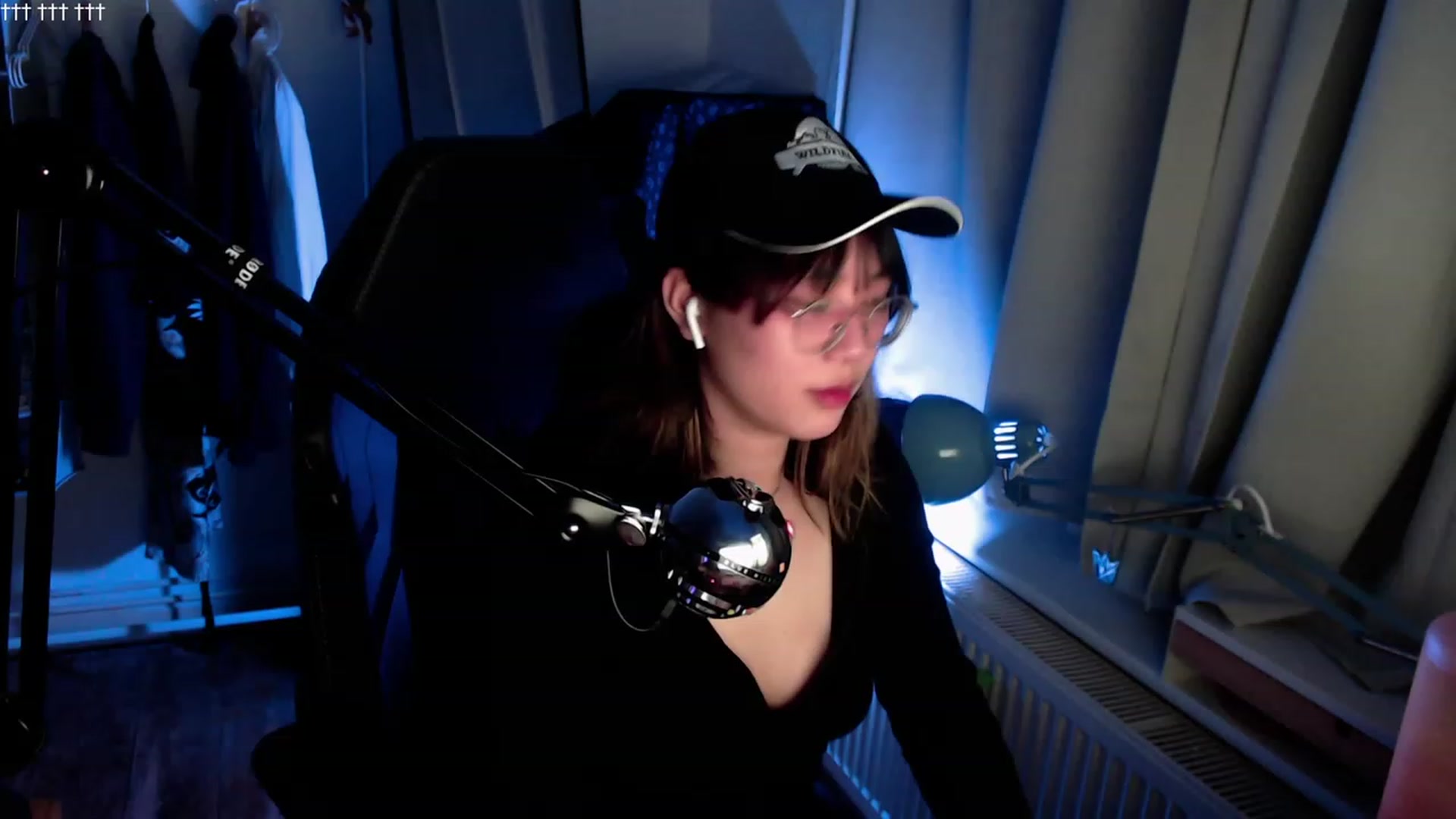 Gallery image thumbnail from Kuromin's myfreecams stream on, 09/04/2023, 04:49 image 10 of 20