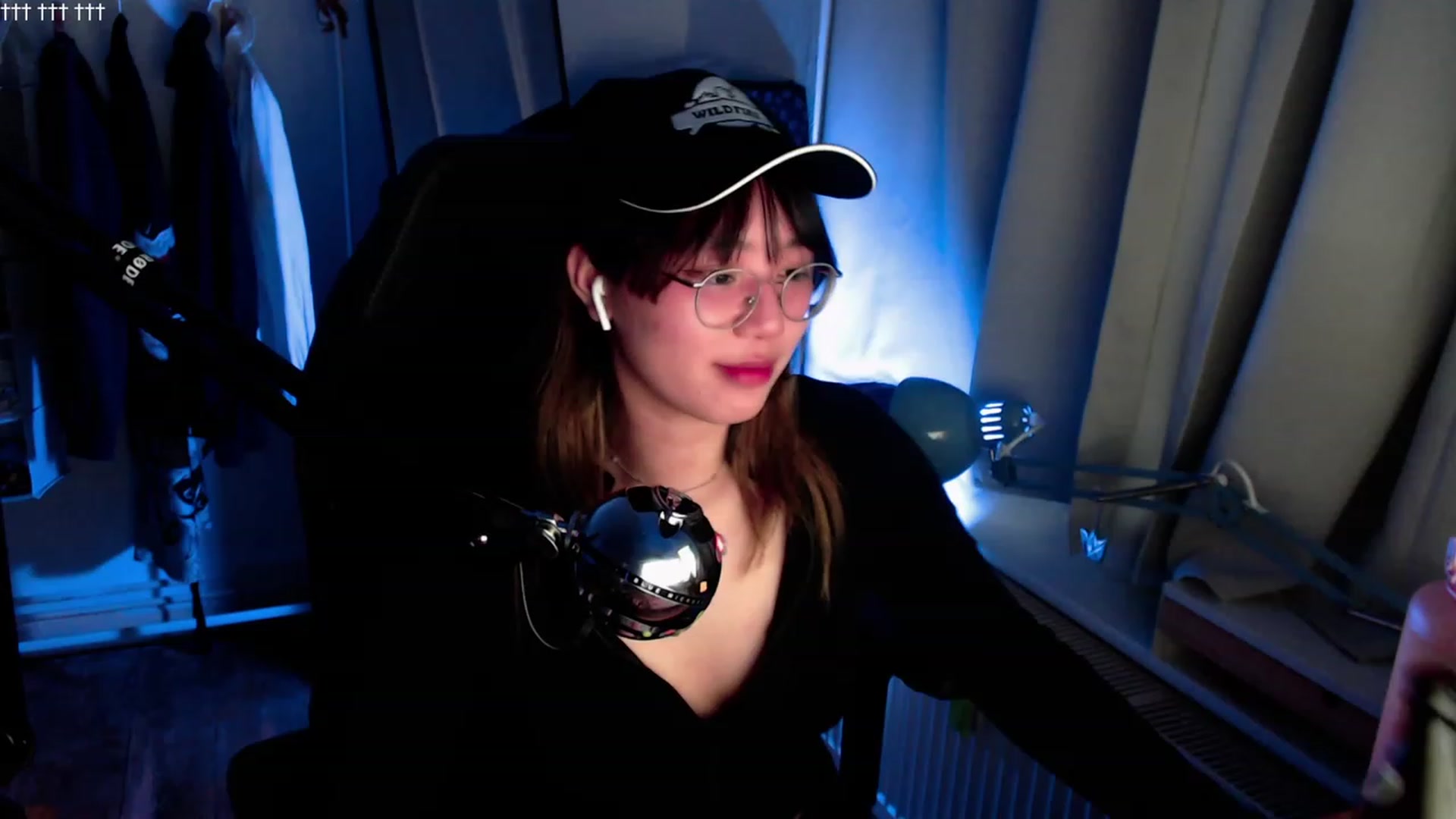 Gallery image thumbnail from Kuromin's myfreecams stream on, 09/04/2023, 04:49 image 14 of 20