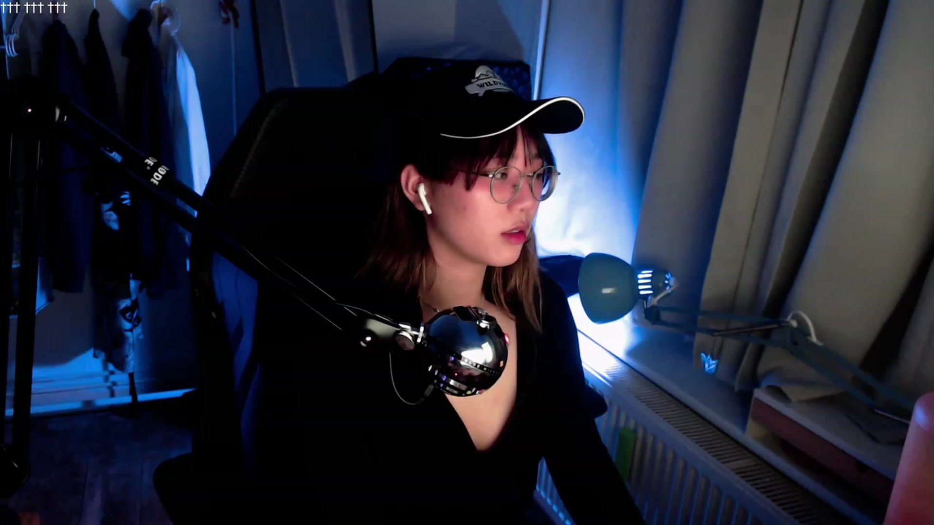 Gallery image thumbnail from Kuromin's myfreecams stream on, 09/04/2023, 04:49 image 9 of 20