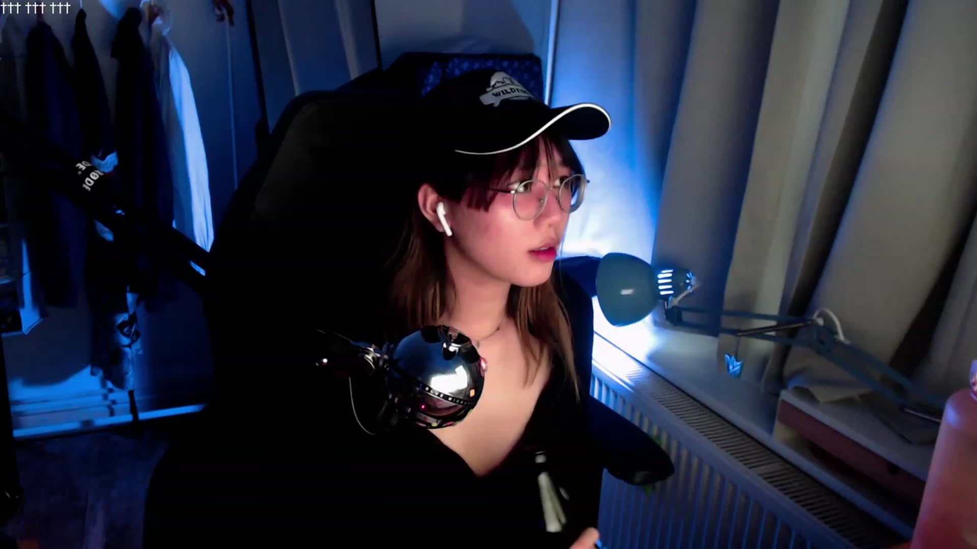 Gallery image thumbnail from Kuromin's myfreecams stream on, 09/04/2023, 04:49 image 16 of 20