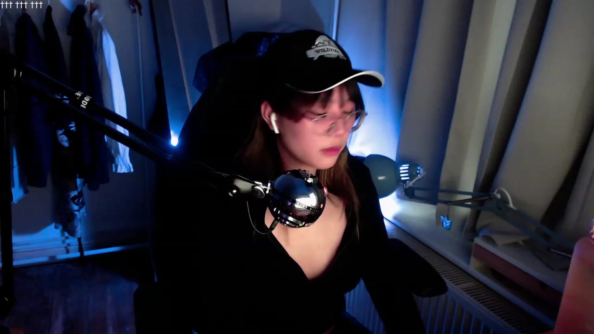 Gallery image thumbnail from Kuromin's myfreecams stream on, 09/04/2023, 04:49 image 17 of 20