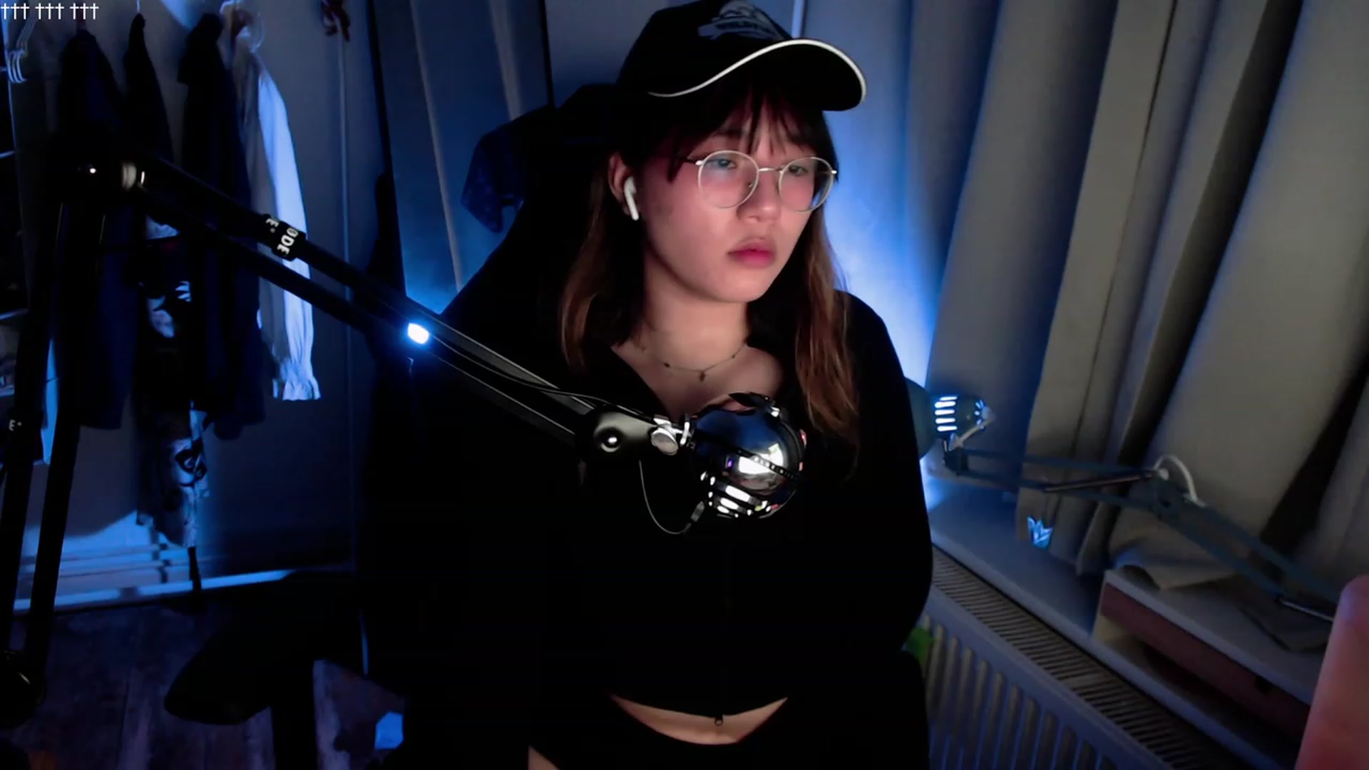 Gallery image thumbnail from Kuromin's myfreecams stream on, 09/04/2023, 04:49 image 2 of 20