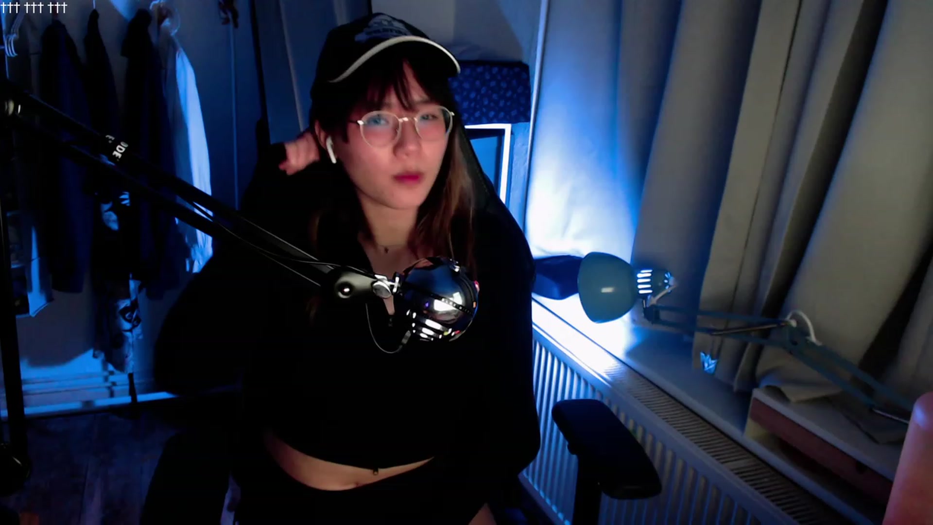 Gallery image thumbnail from Kuromin's myfreecams stream on, 09/04/2023, 04:49 image 1 of 20