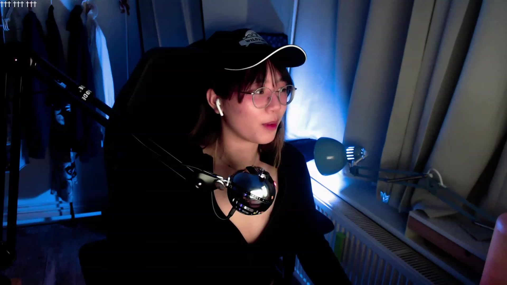 Gallery image thumbnail from Kuromin's myfreecams stream on, 09/04/2023, 04:49 image 8 of 20