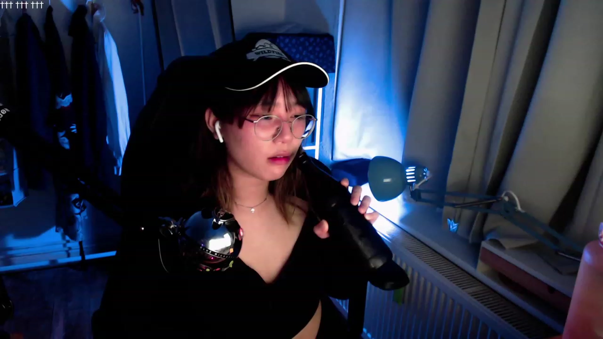 Gallery image thumbnail from Kuromin's myfreecams stream on, 09/04/2023, 04:49 image 11 of 20