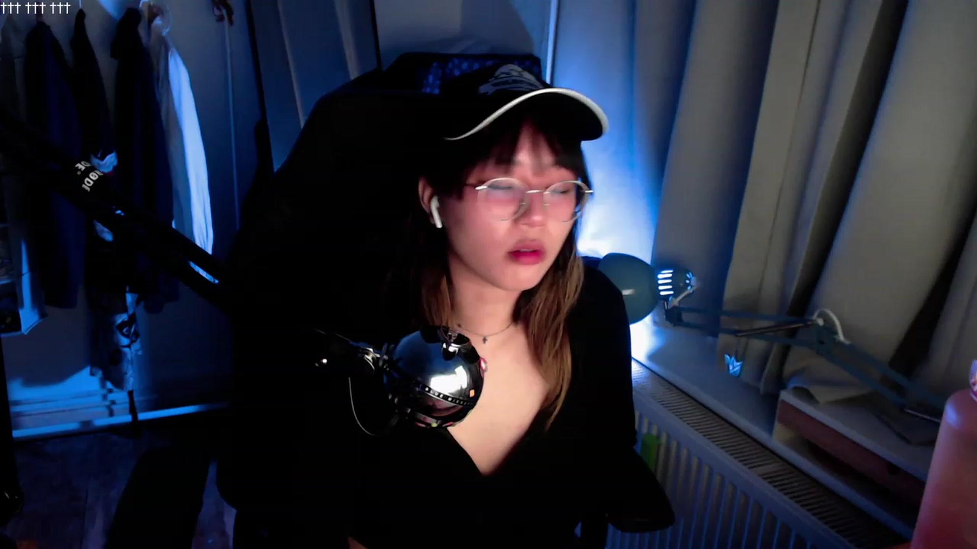 Gallery image thumbnail from Kuromin's myfreecams stream on, 09/04/2023, 04:49 image 12 of 20