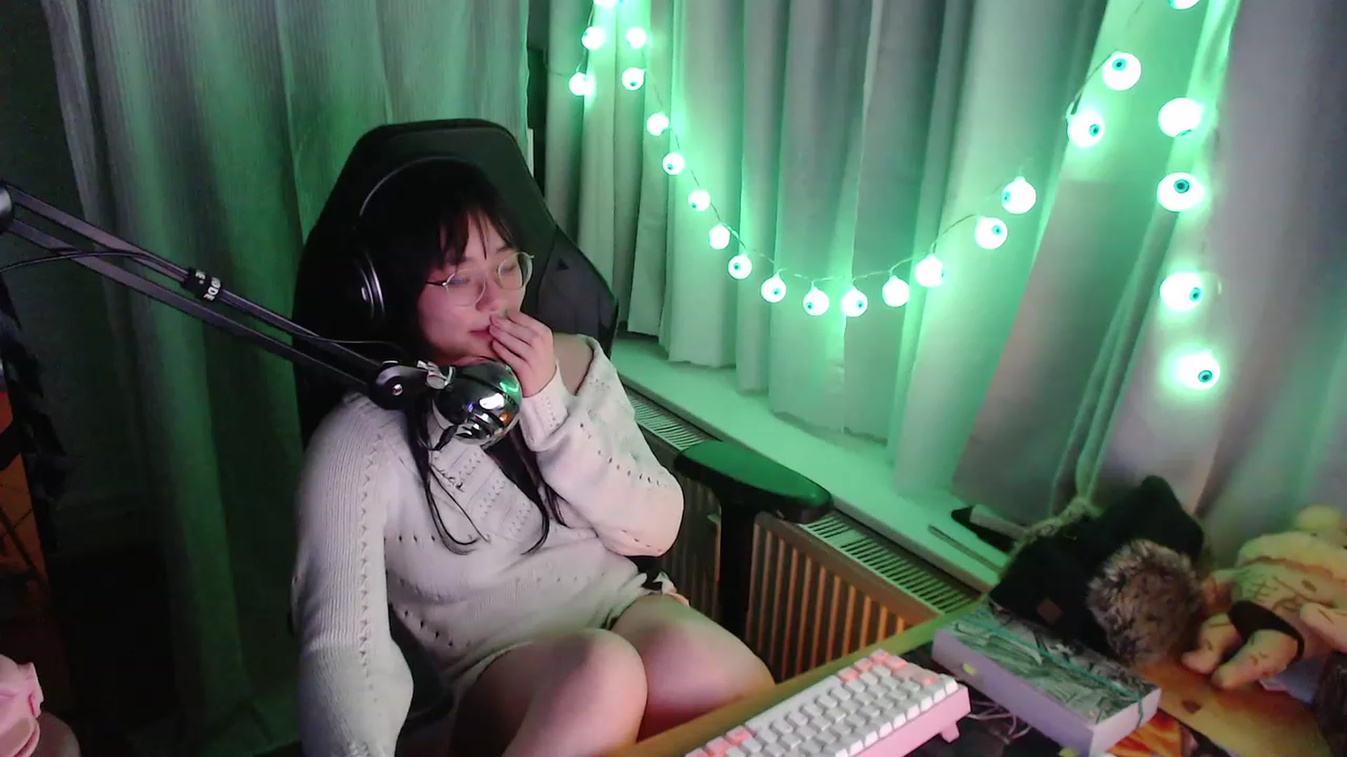 Gallery image thumbnail from Kuromin's myfreecams stream on, 10/02/2023, 24:05 image 6 of 20