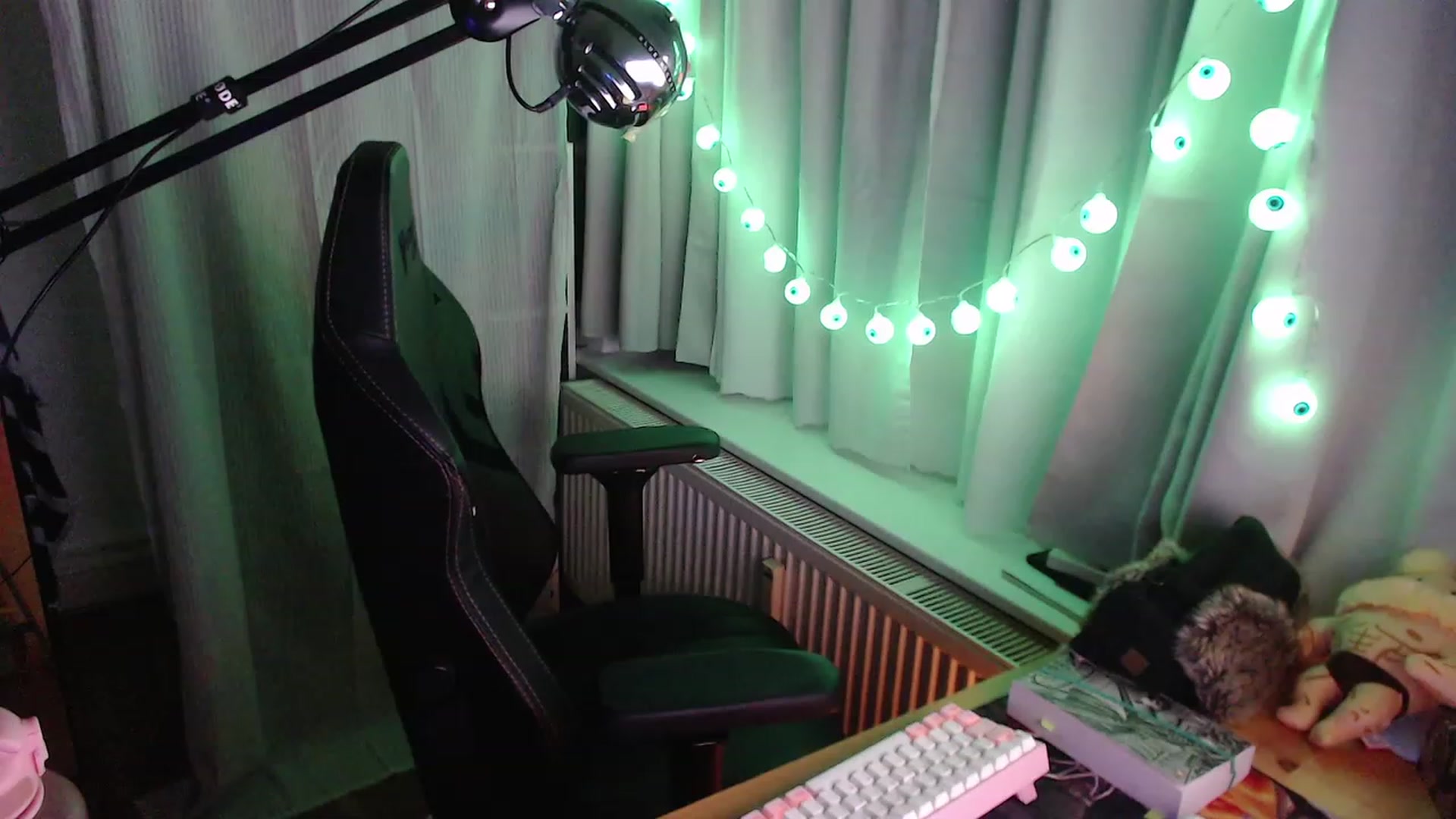 Gallery image thumbnail from Kuromin's myfreecams stream on, 10/02/2023, 24:05 image 20 of 20