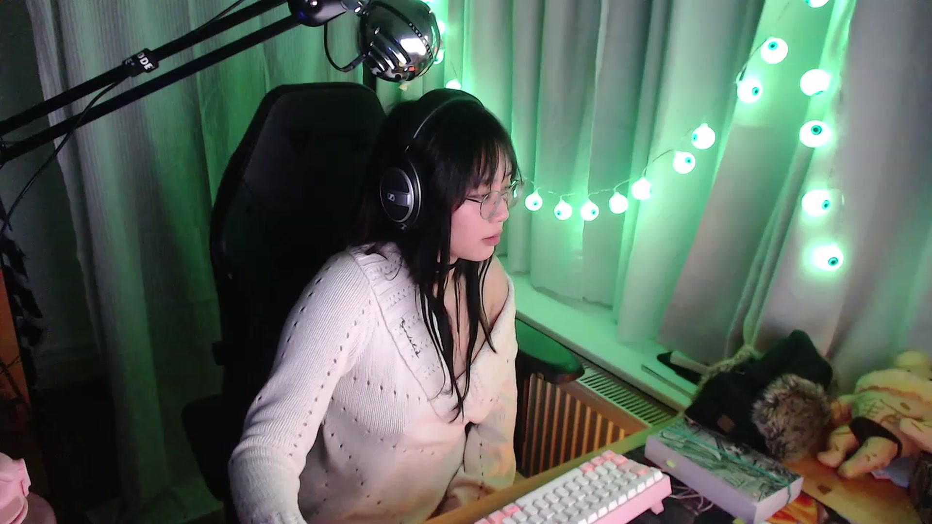 Gallery image thumbnail from Kuromin's myfreecams stream on, 10/02/2023, 24:05 image 19 of 20