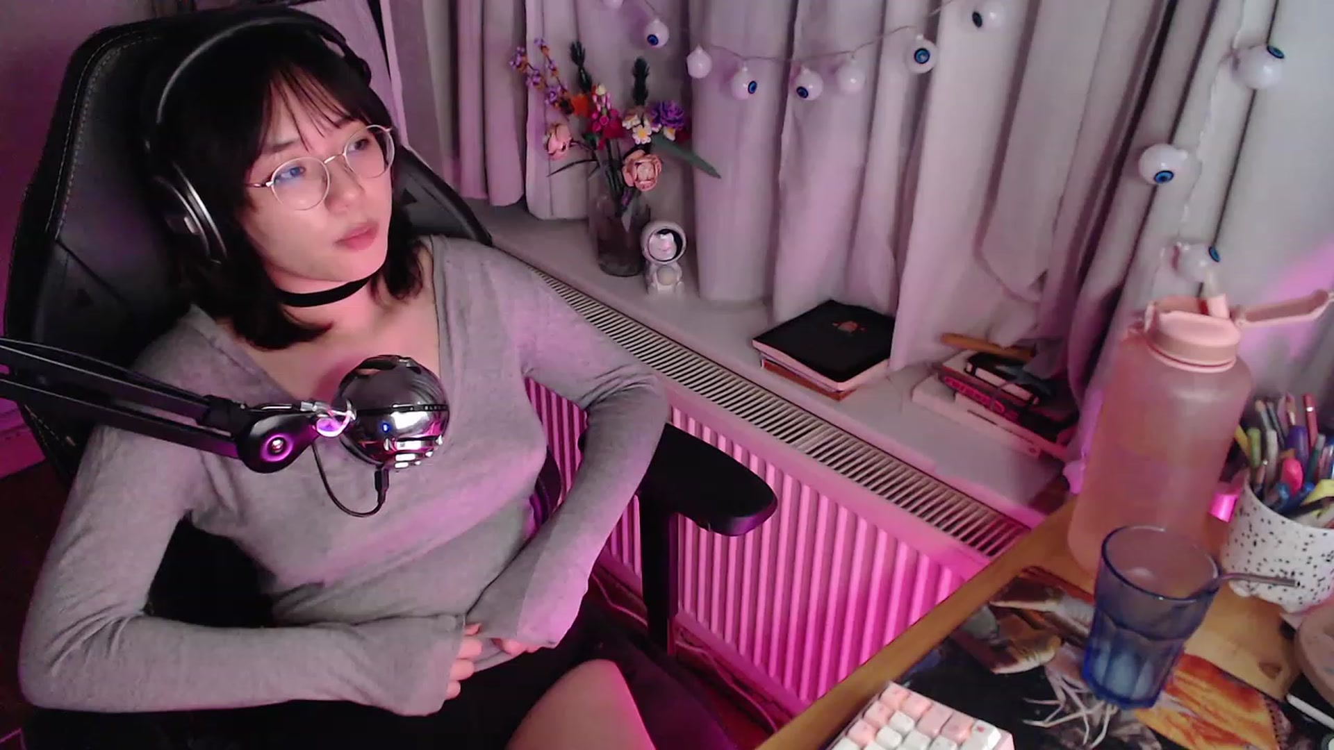 Gallery image thumbnail from Kuromin's myfreecams stream on, 10/21/2023, 01:10 image 16 of 20