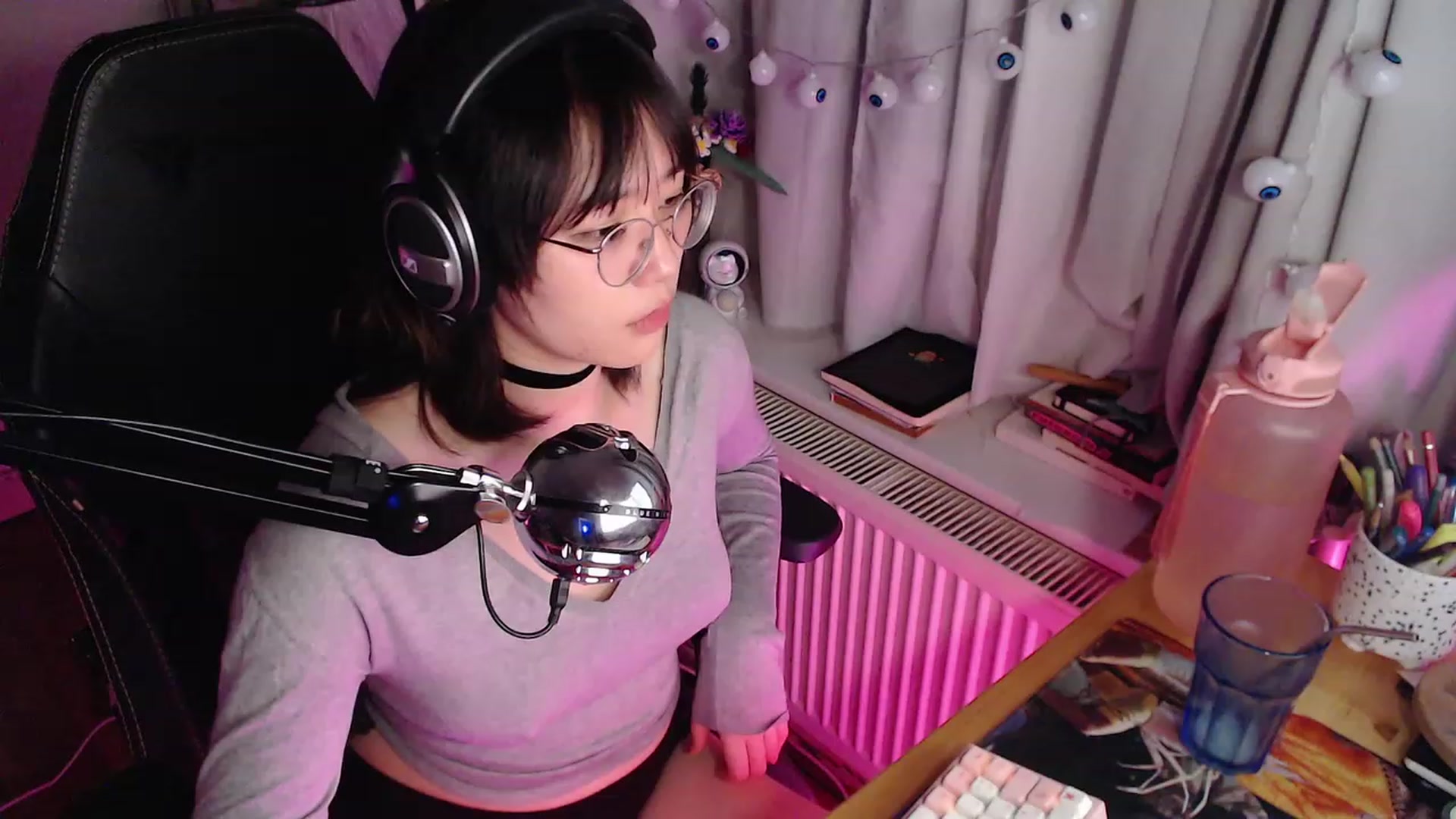 Gallery image thumbnail from Kuromin's myfreecams stream on, 10/21/2023, 01:10 image 12 of 20