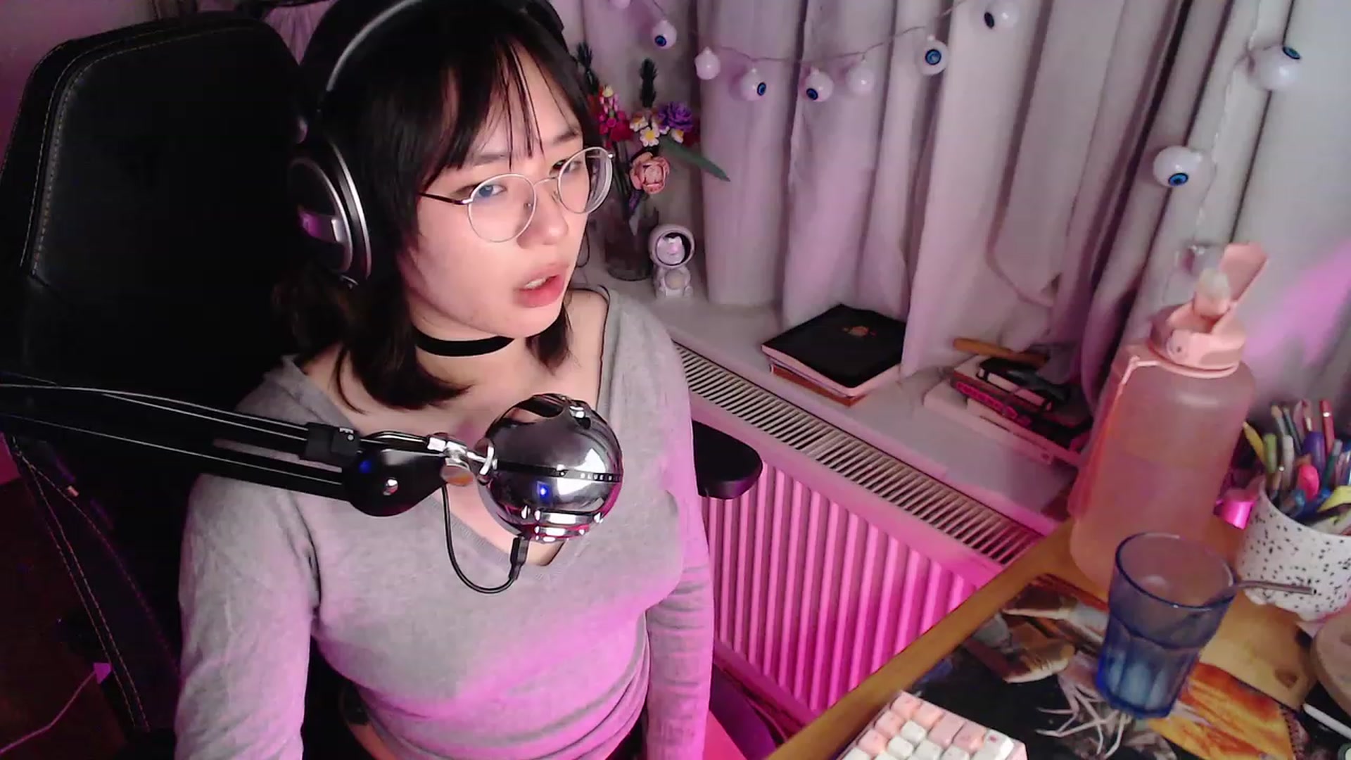 Gallery image thumbnail from Kuromin's myfreecams stream on, 10/21/2023, 01:10 image 9 of 20