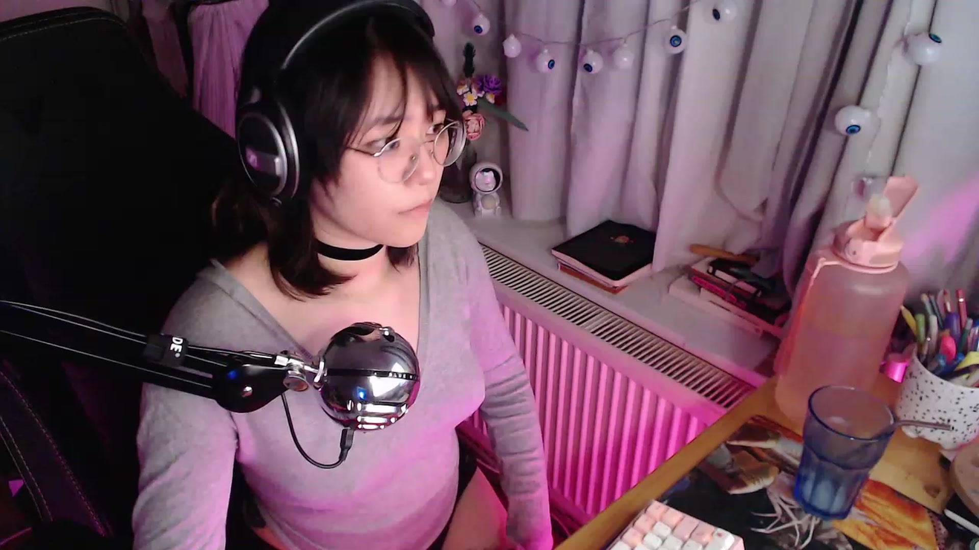 Gallery image thumbnail from Kuromin's myfreecams stream on, 10/21/2023, 01:10 image 6 of 20