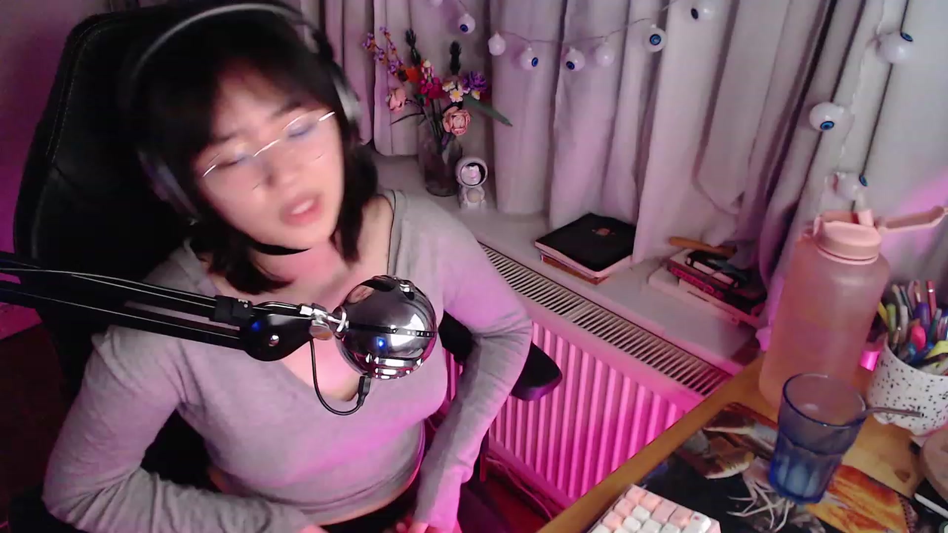 Gallery image thumbnail from Kuromin's myfreecams stream on, 10/21/2023, 01:10 image 13 of 20