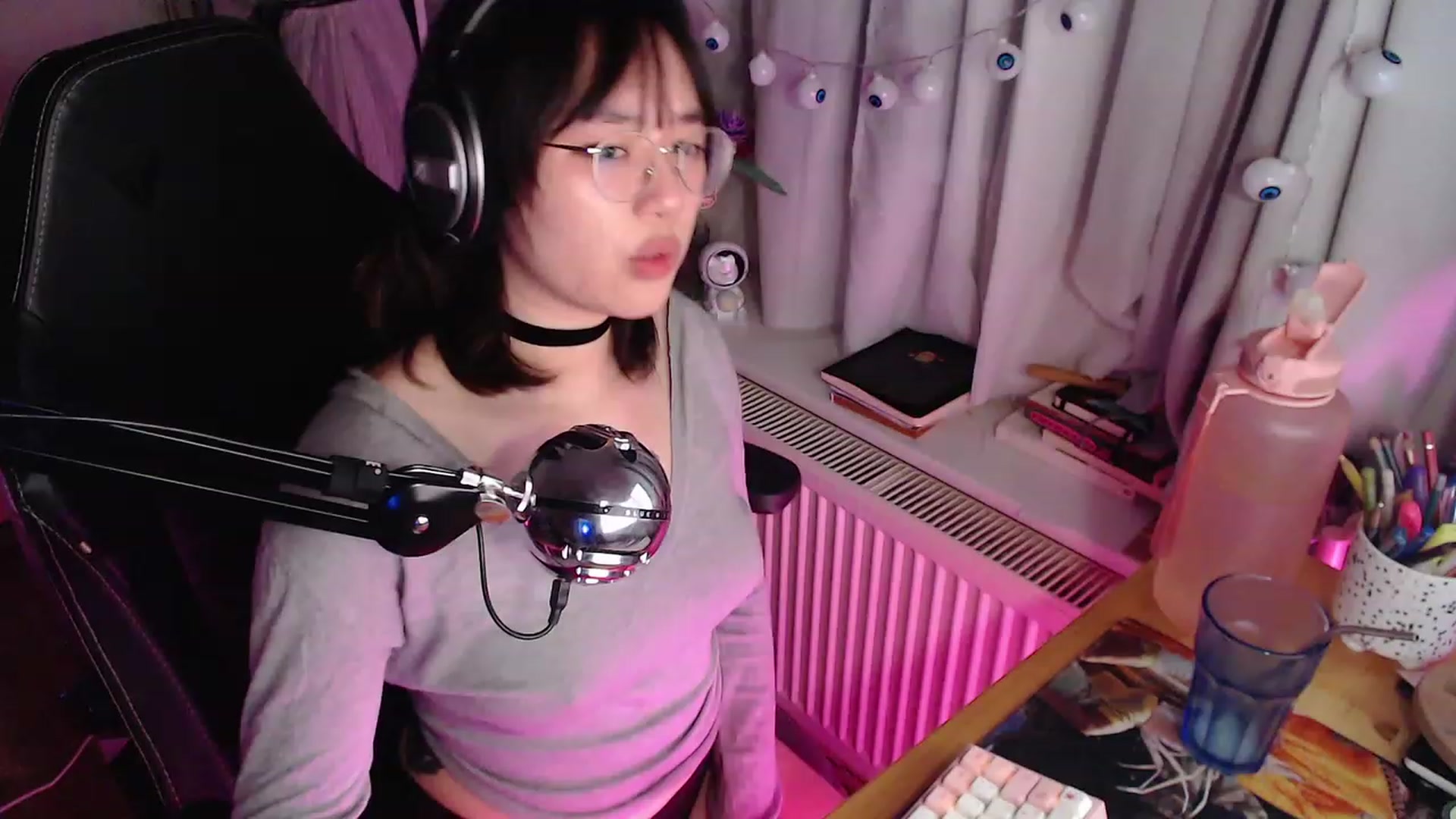 Gallery image thumbnail from Kuromin's myfreecams stream on, 10/21/2023, 01:10 image 8 of 20