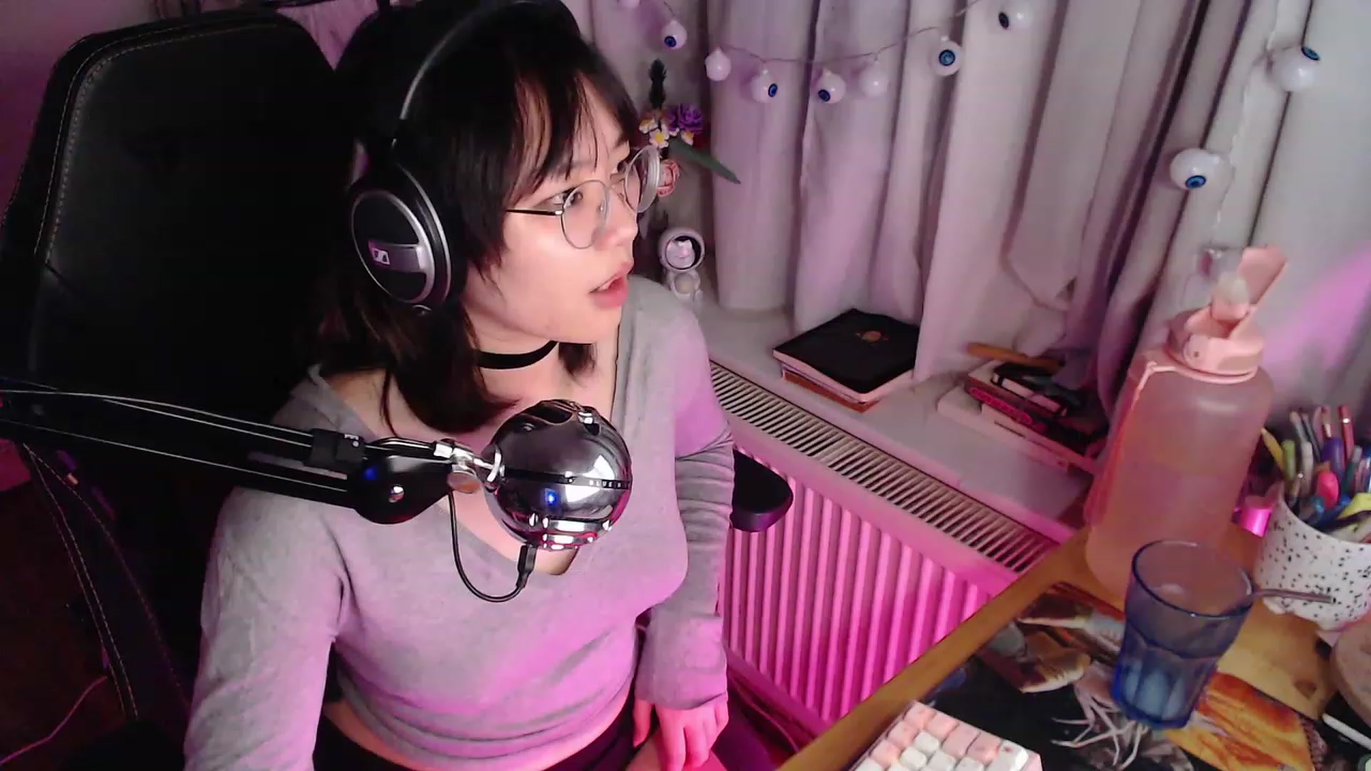 Gallery image thumbnail from Kuromin's myfreecams stream on, 10/21/2023, 01:10 image 11 of 20