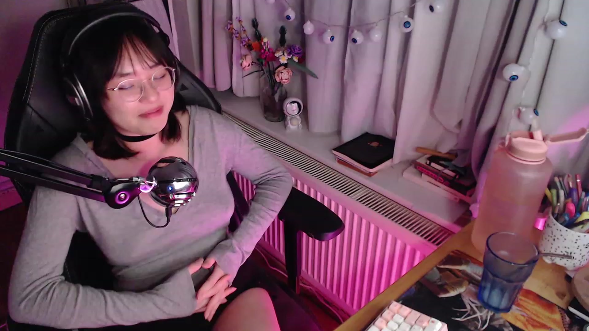 Gallery image thumbnail from Kuromin's myfreecams stream on, 10/21/2023, 01:10 image 17 of 20