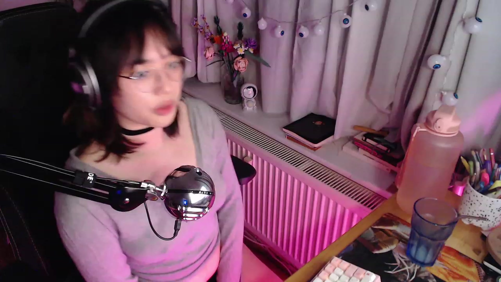 Gallery image thumbnail from Kuromin's myfreecams stream on, 10/21/2023, 01:10 image 3 of 20
