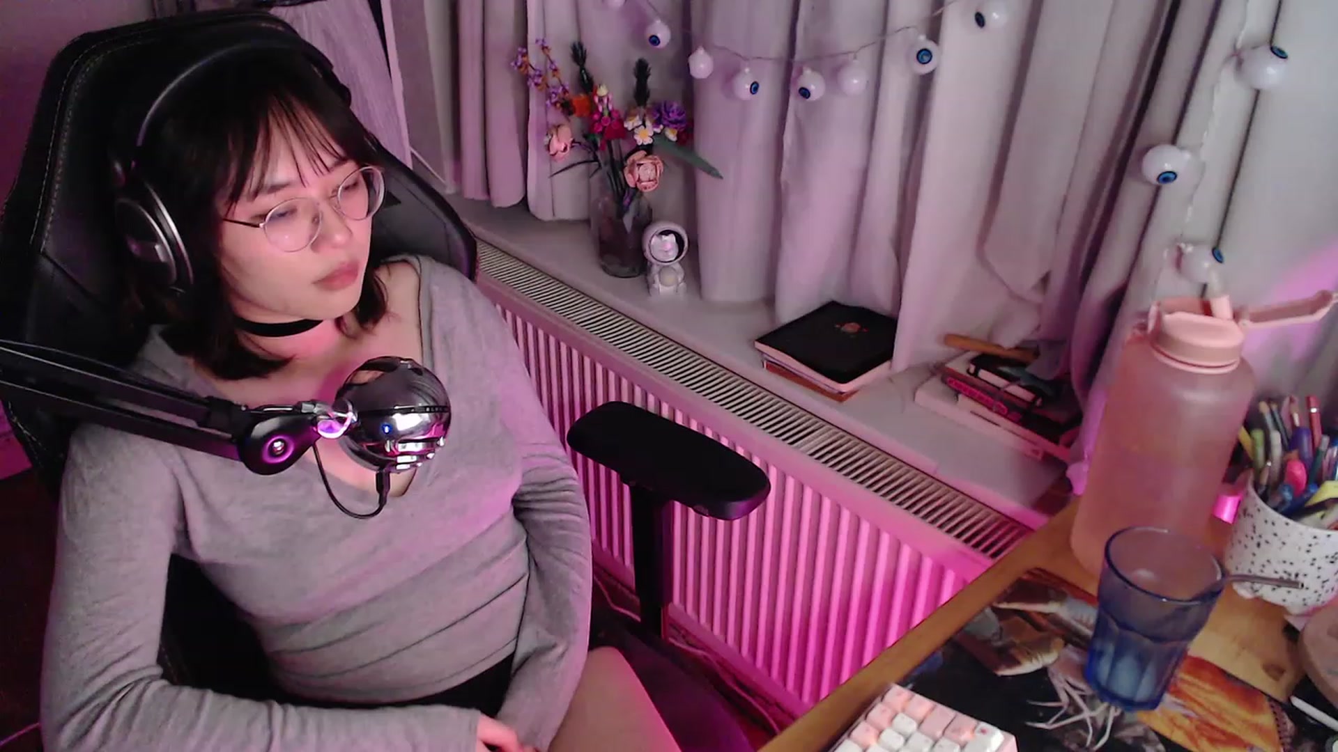Gallery image thumbnail from Kuromin's myfreecams stream on, 10/21/2023, 01:10 image 19 of 20