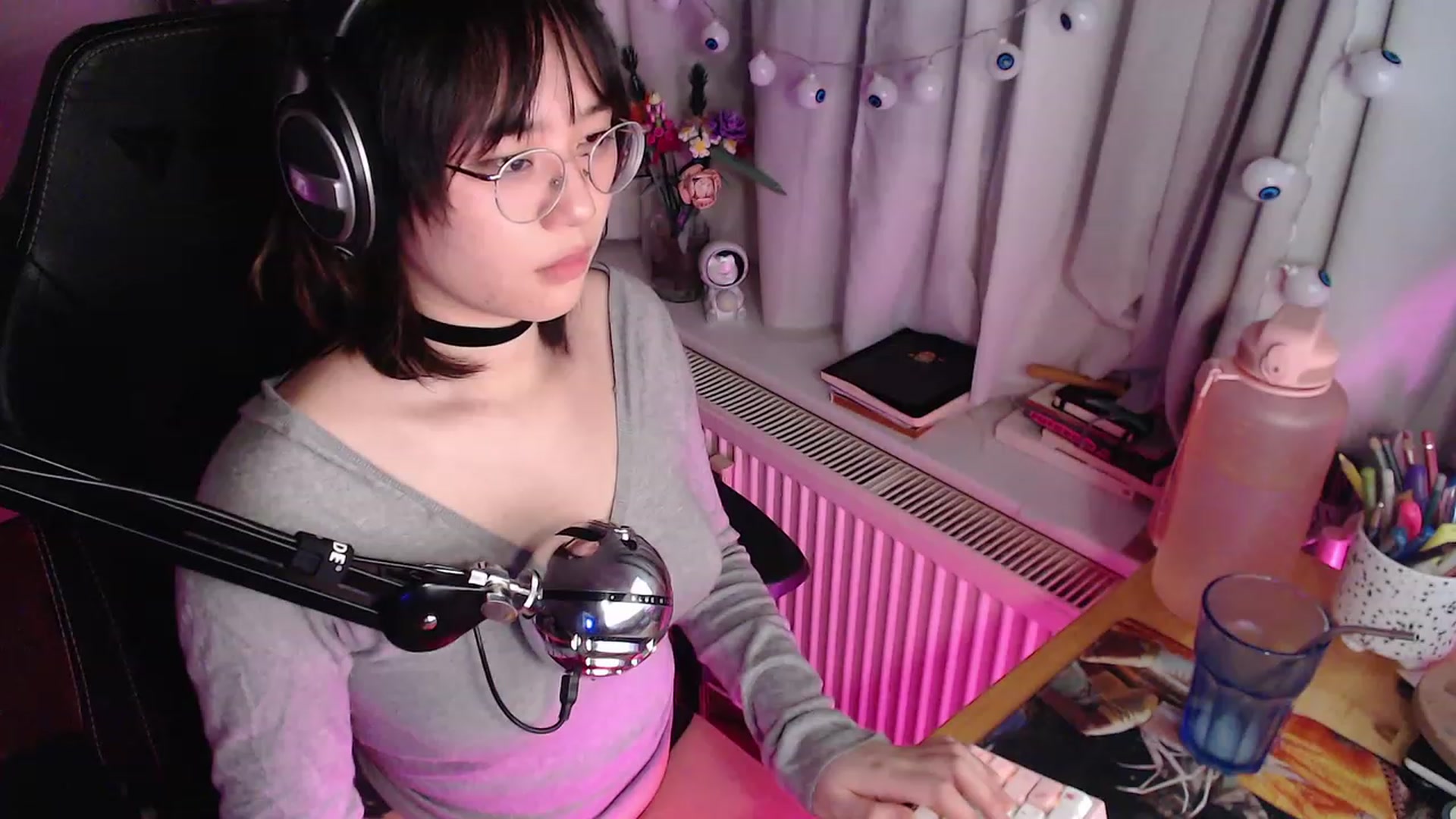 Gallery image thumbnail from Kuromin's myfreecams stream on, 10/21/2023, 01:10 image 2 of 20