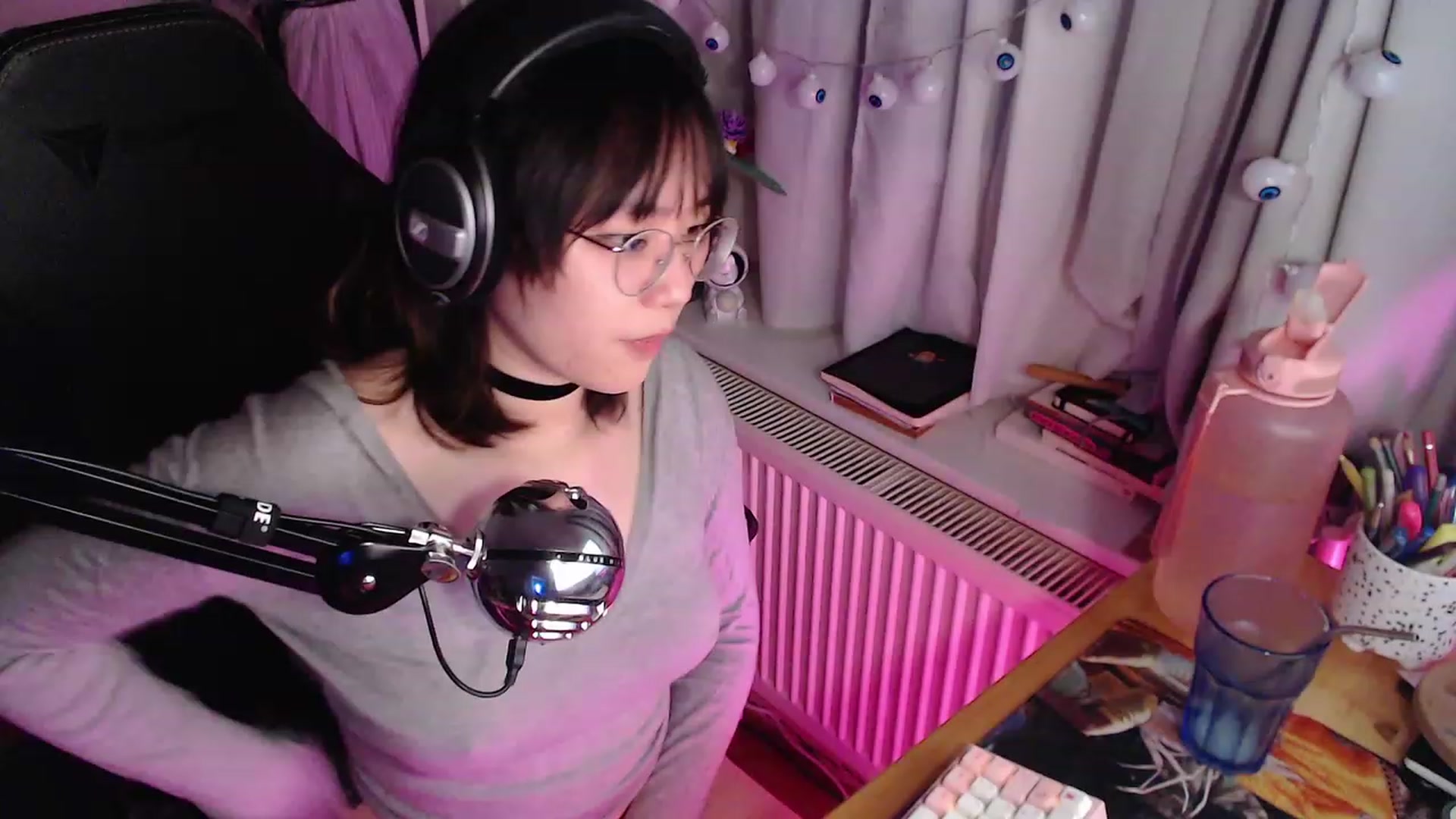 Gallery image thumbnail from Kuromin's myfreecams stream on, 10/21/2023, 01:10 image 4 of 20