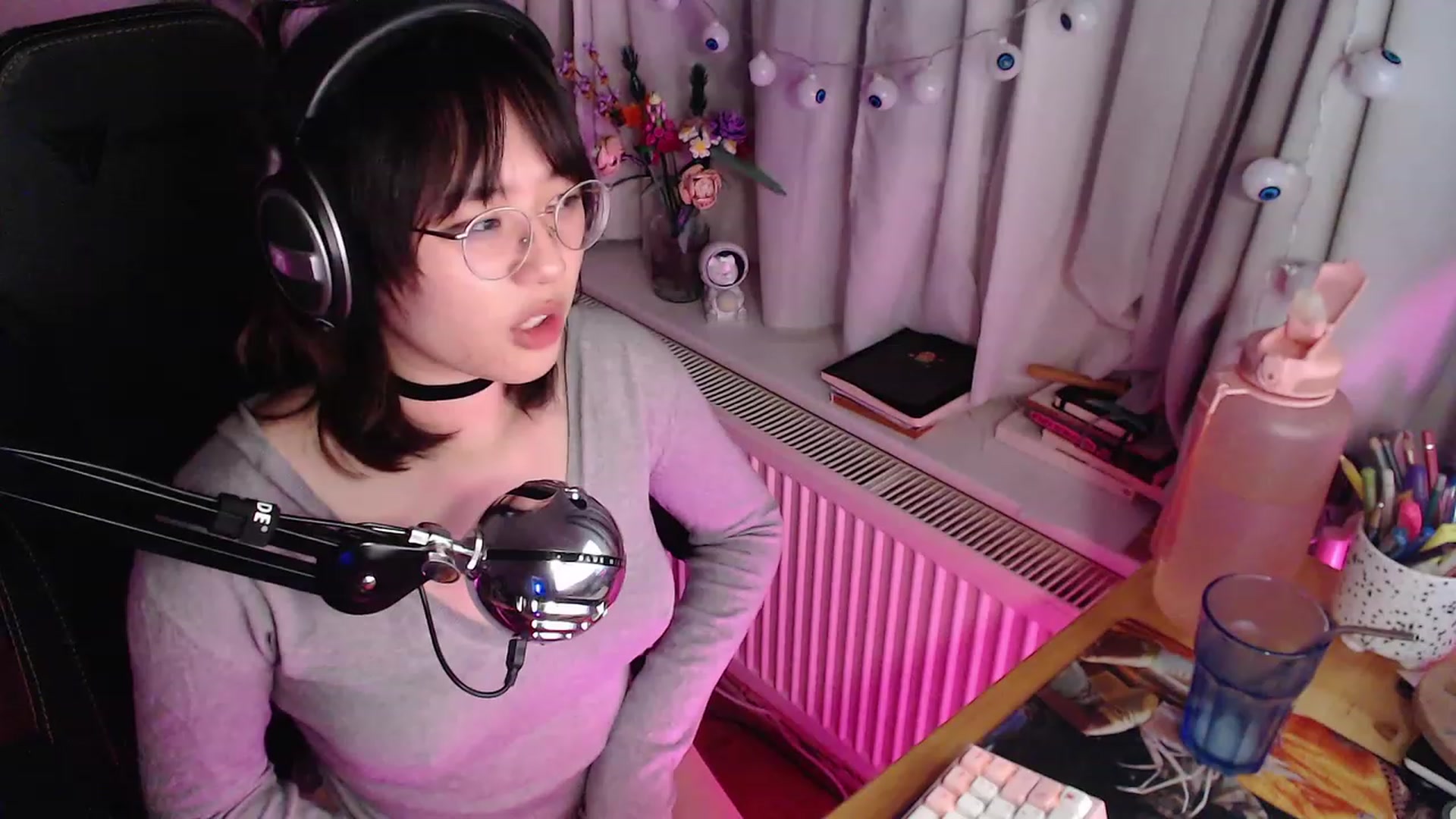 Gallery image thumbnail from Kuromin's myfreecams stream on, 10/21/2023, 01:10 image 5 of 20