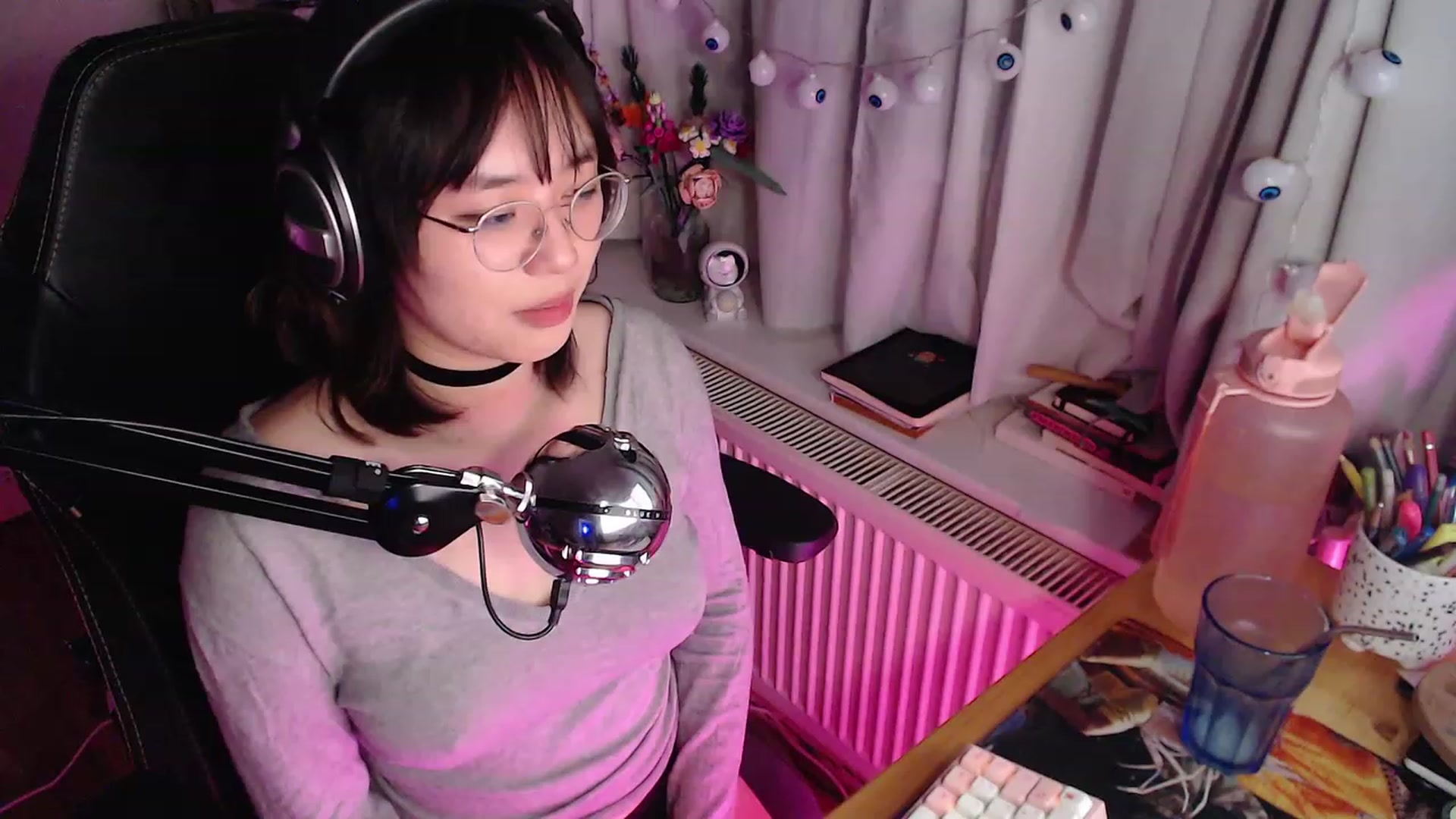 Gallery image thumbnail from Kuromin's myfreecams stream on, 10/21/2023, 01:10 image 7 of 20