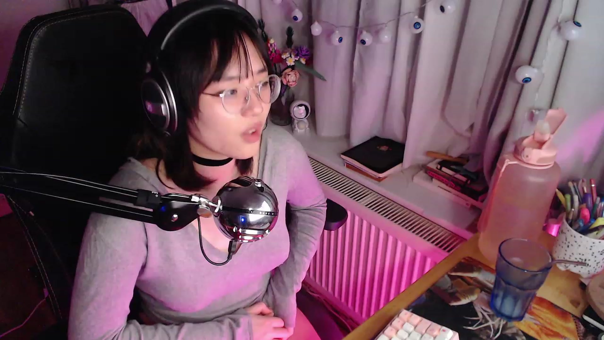 Gallery image thumbnail from Kuromin's myfreecams stream on, 10/21/2023, 01:10 image 10 of 20