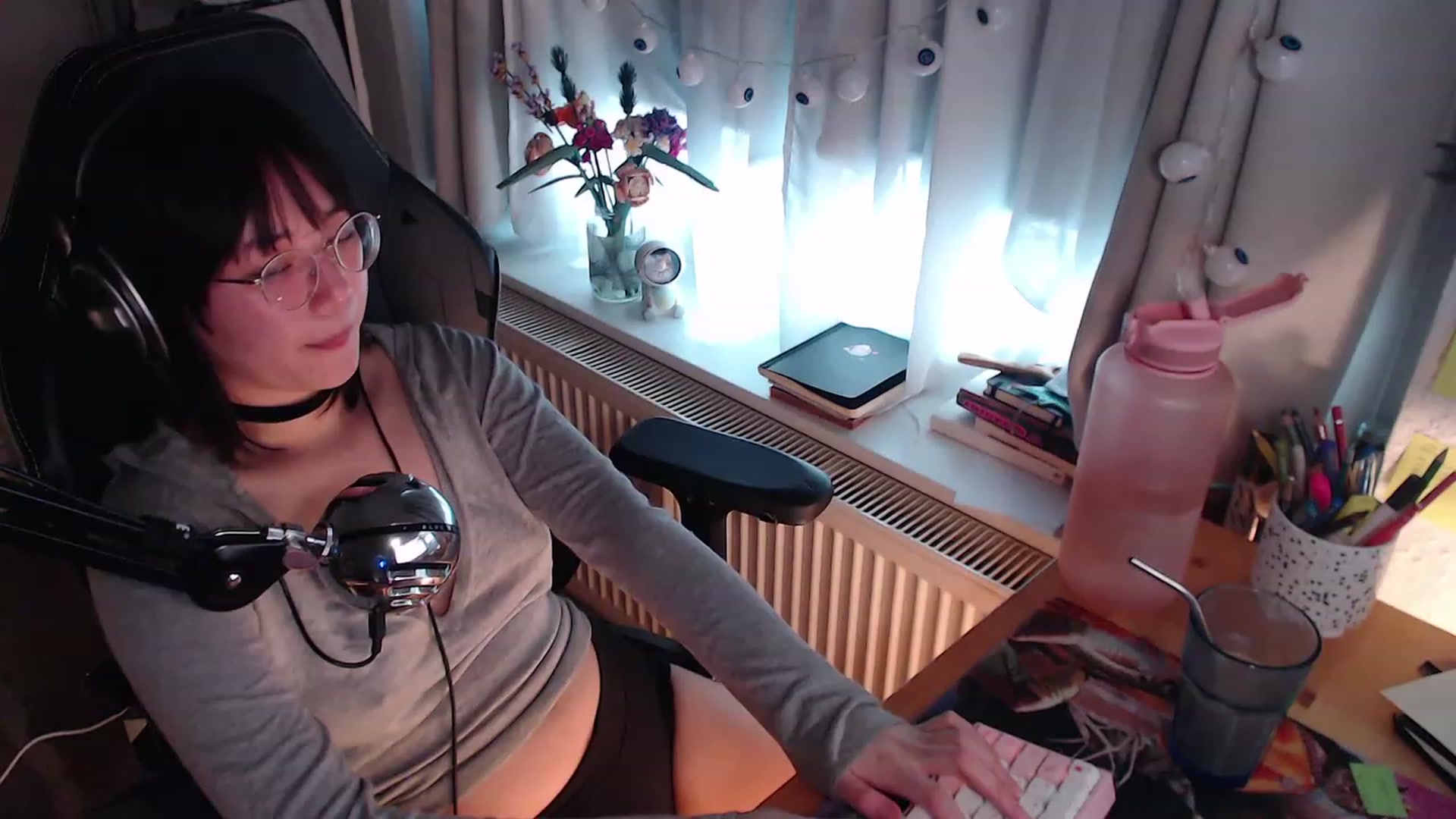 Gallery image thumbnail from Kuromin's myfreecams stream on, 10/21/2023, 14:39 image 9 of 20