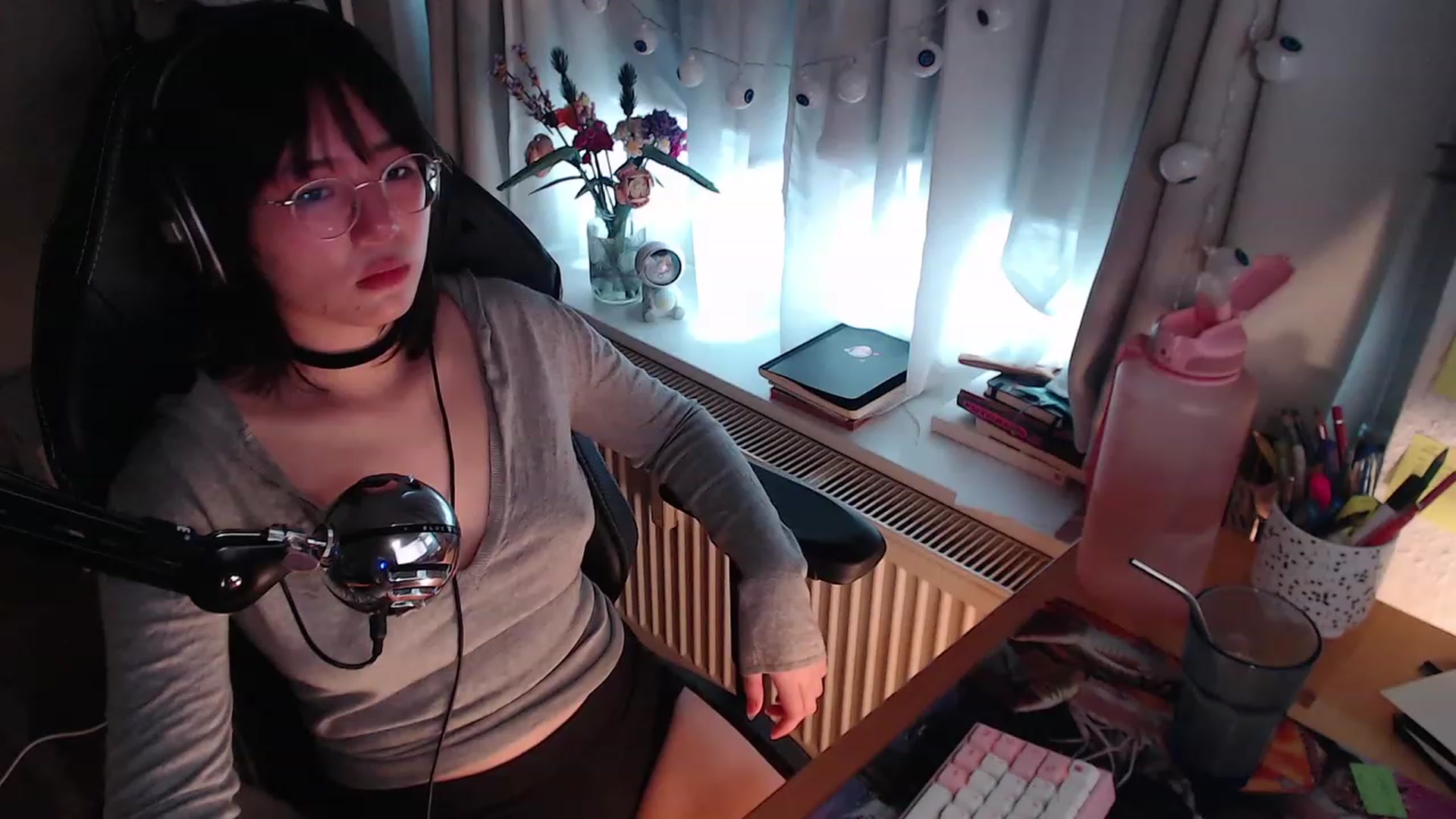 Gallery image thumbnail from Kuromin's myfreecams stream on, 10/21/2023, 14:39 image 19 of 20