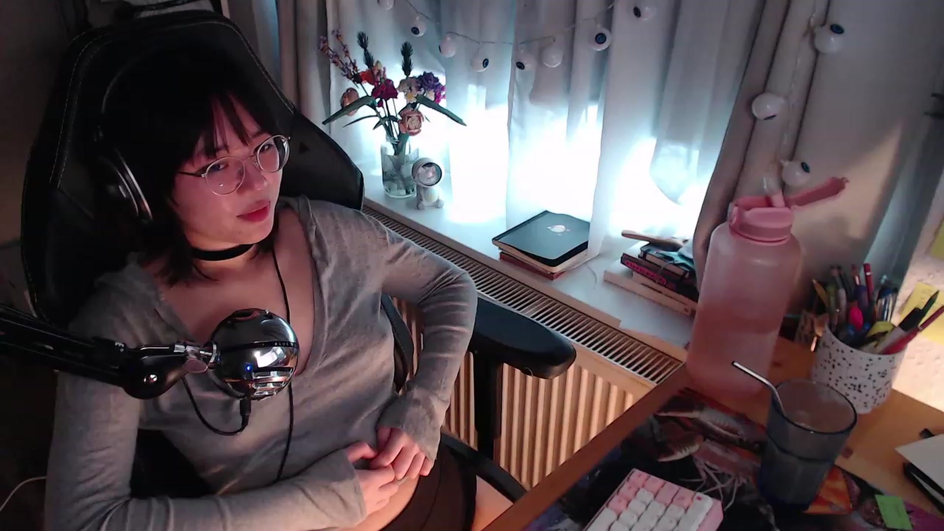 Gallery image thumbnail from Kuromin's myfreecams stream on, 10/21/2023, 14:39 image 12 of 20