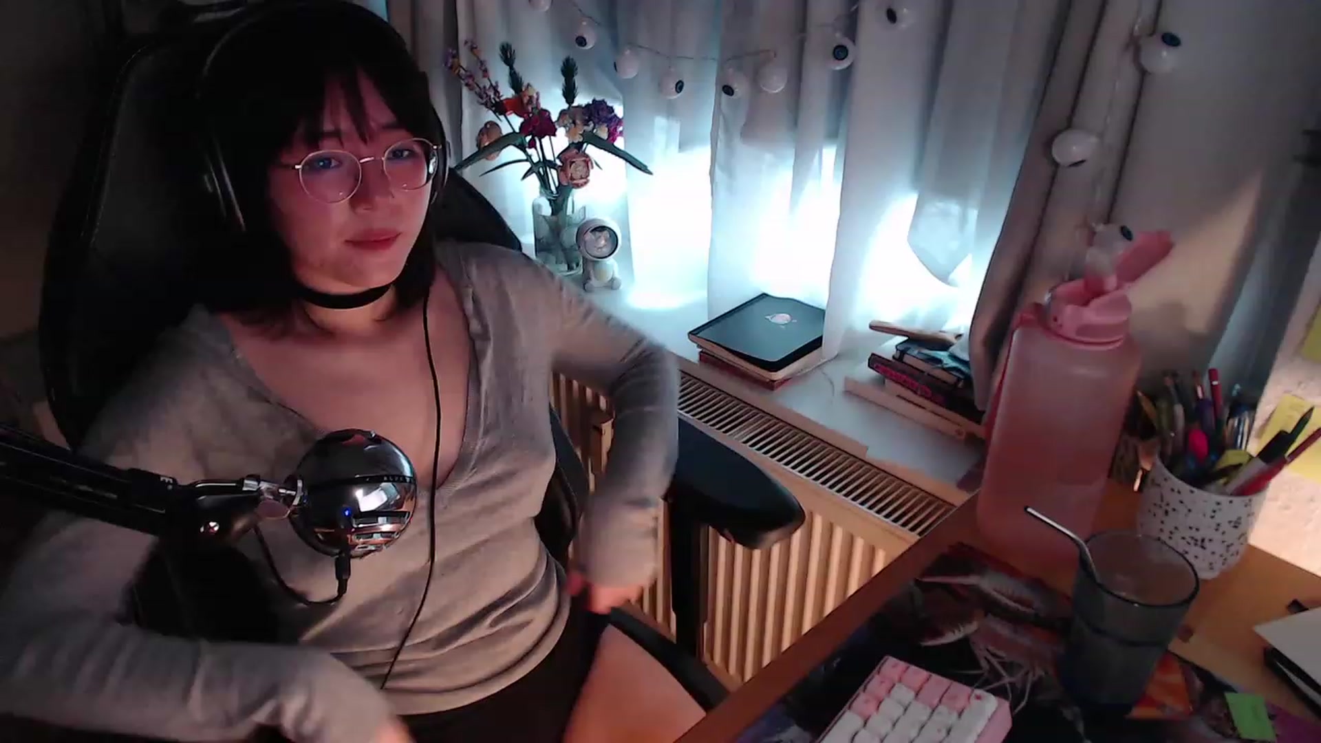 Gallery image thumbnail from Kuromin's myfreecams stream on, 10/21/2023, 14:39 image 20 of 20
