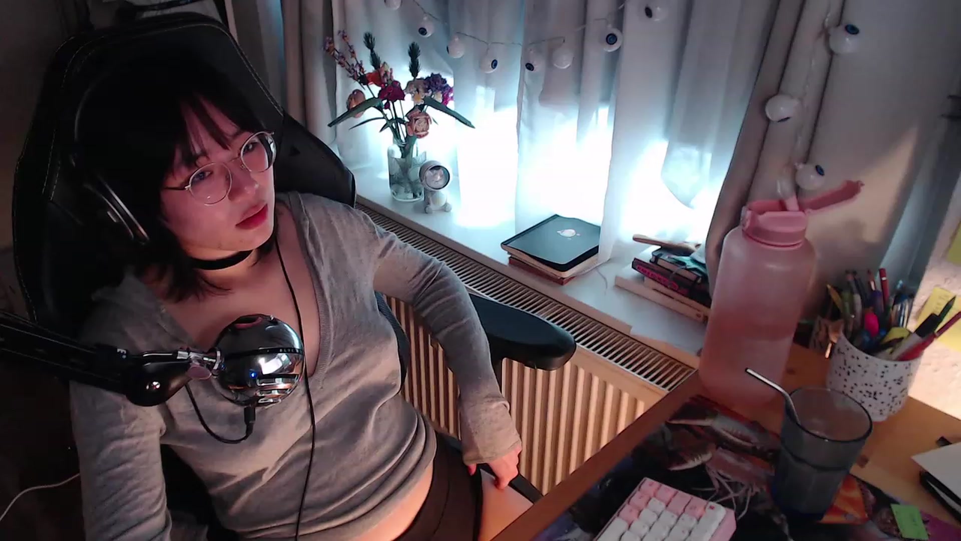 Gallery image thumbnail from Kuromin's myfreecams stream on, 10/21/2023, 14:39 image 11 of 20