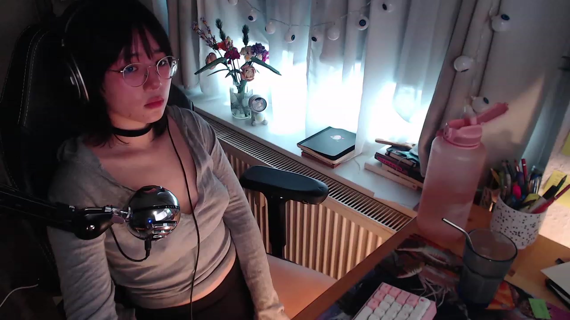 Gallery image thumbnail from Kuromin's myfreecams stream on, 10/21/2023, 14:39 image 14 of 20