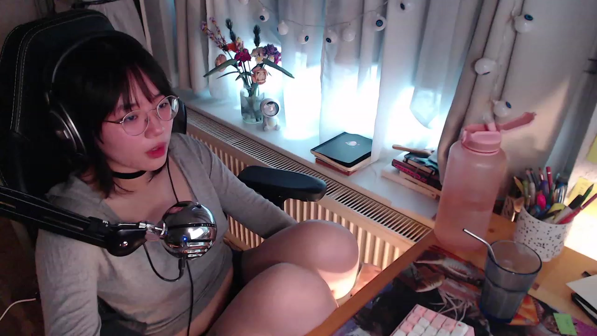 Gallery image thumbnail from Kuromin's myfreecams stream on, 10/21/2023, 14:39 image 5 of 20