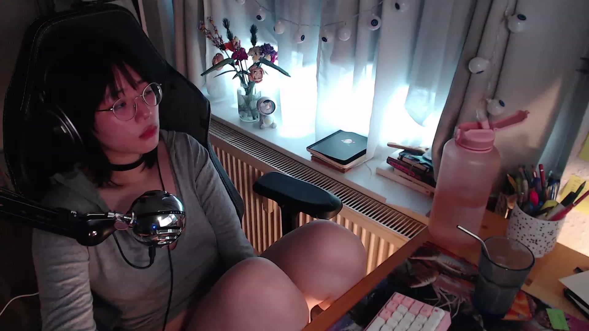 Gallery image thumbnail from Kuromin's myfreecams stream on, 10/21/2023, 14:39 image 10 of 20