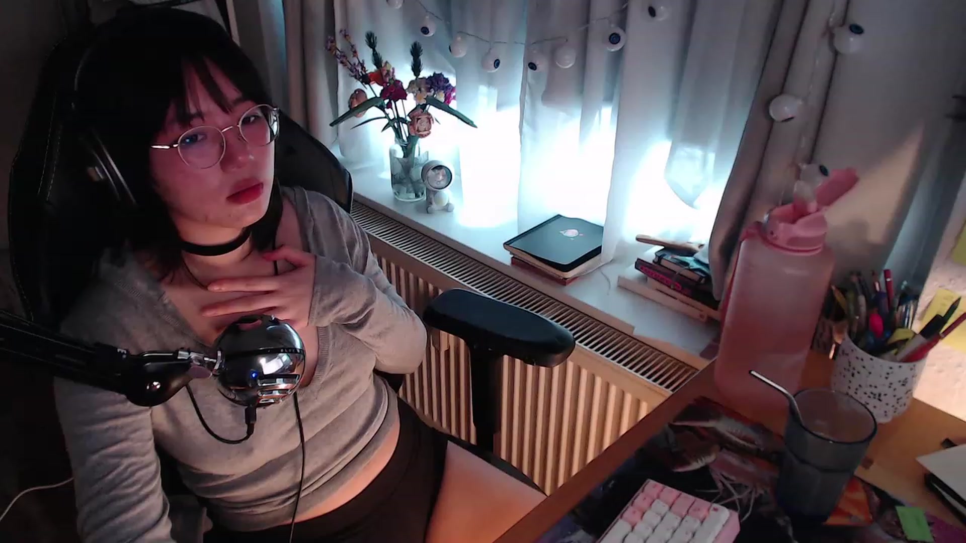 Gallery image thumbnail from Kuromin's myfreecams stream on, 10/21/2023, 14:39 image 17 of 20