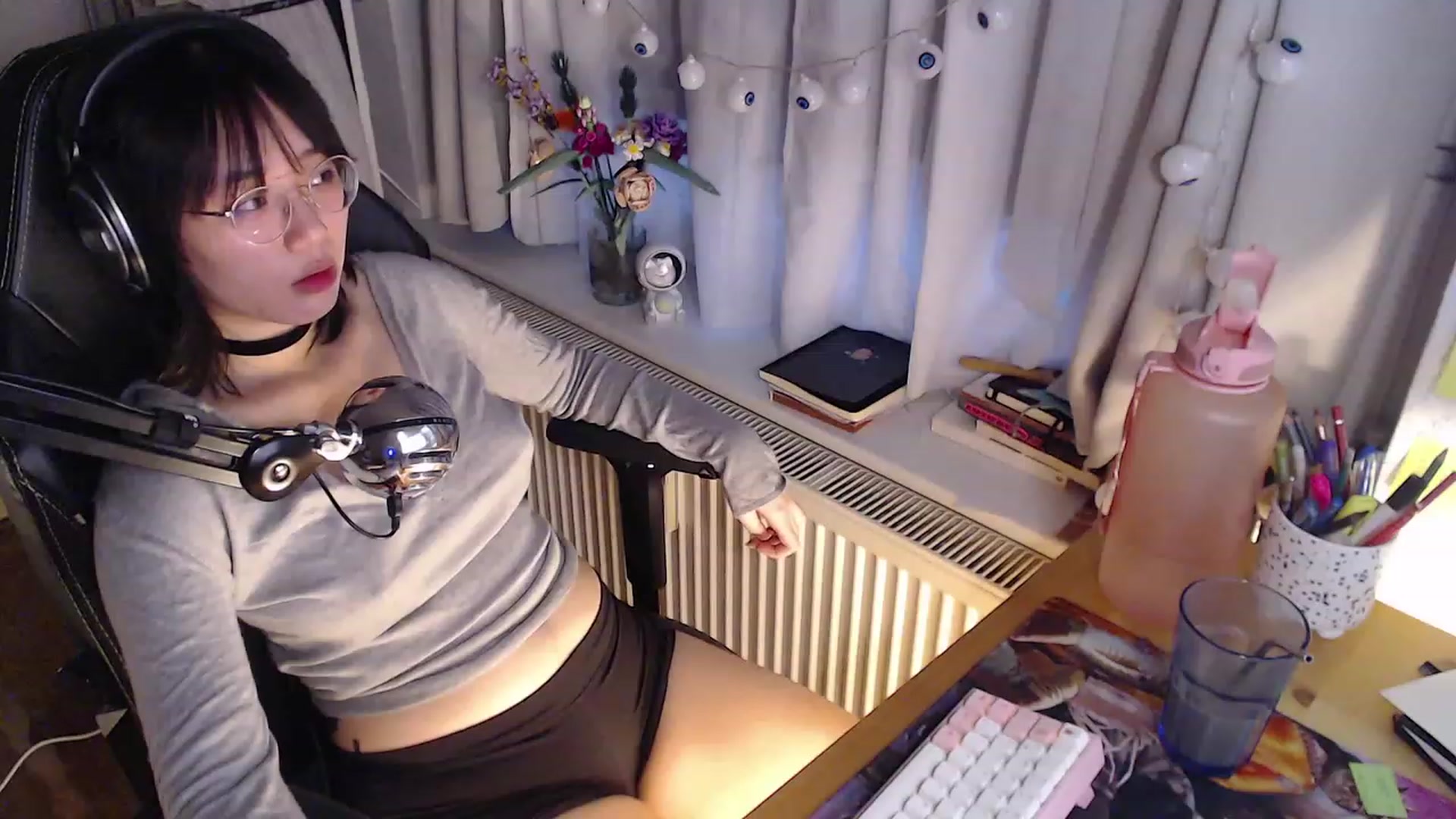 Gallery image thumbnail from Kuromin's myfreecams stream on, 10/21/2023, 16:45 image 7 of 20
