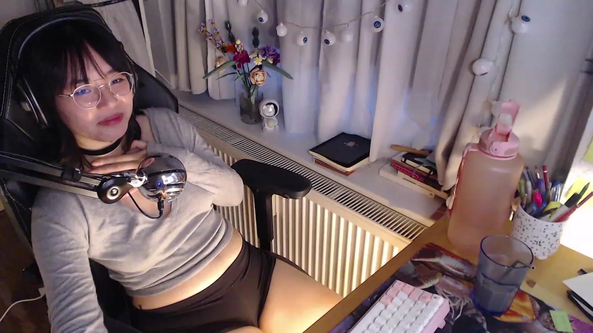 Gallery image thumbnail from Kuromin's myfreecams stream on, 10/21/2023, 16:45 image 8 of 20