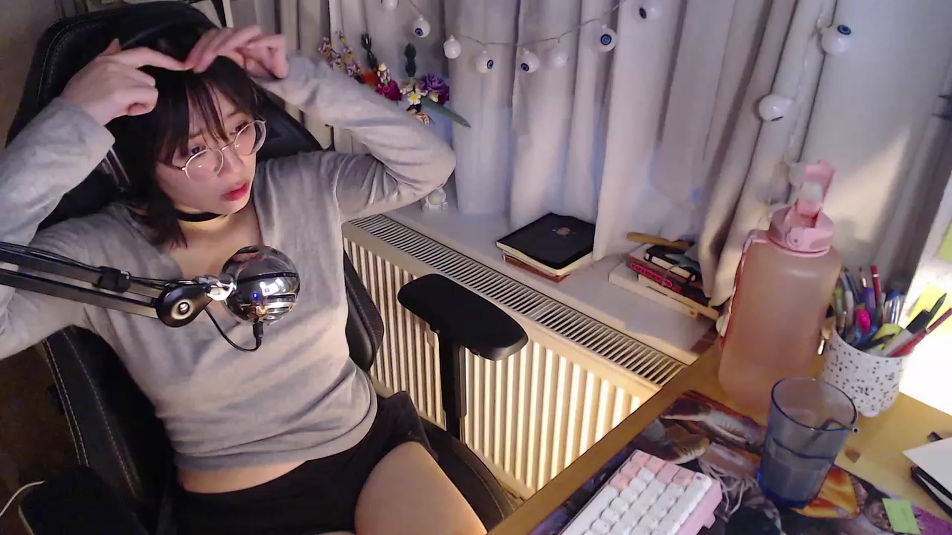 Gallery image thumbnail from Kuromin's myfreecams stream on, 10/21/2023, 16:45 image 9 of 20