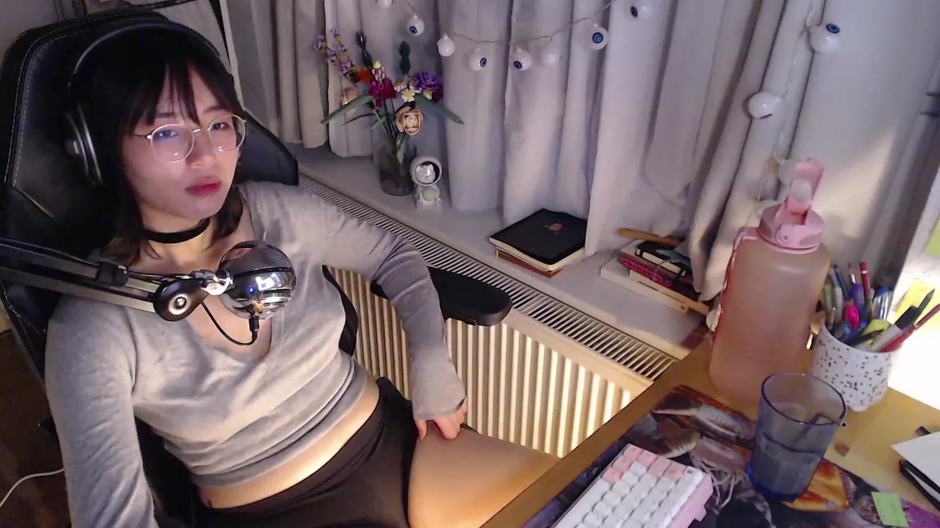 Gallery image thumbnail from Kuromin's myfreecams stream on, 10/21/2023, 16:45 image 12 of 20