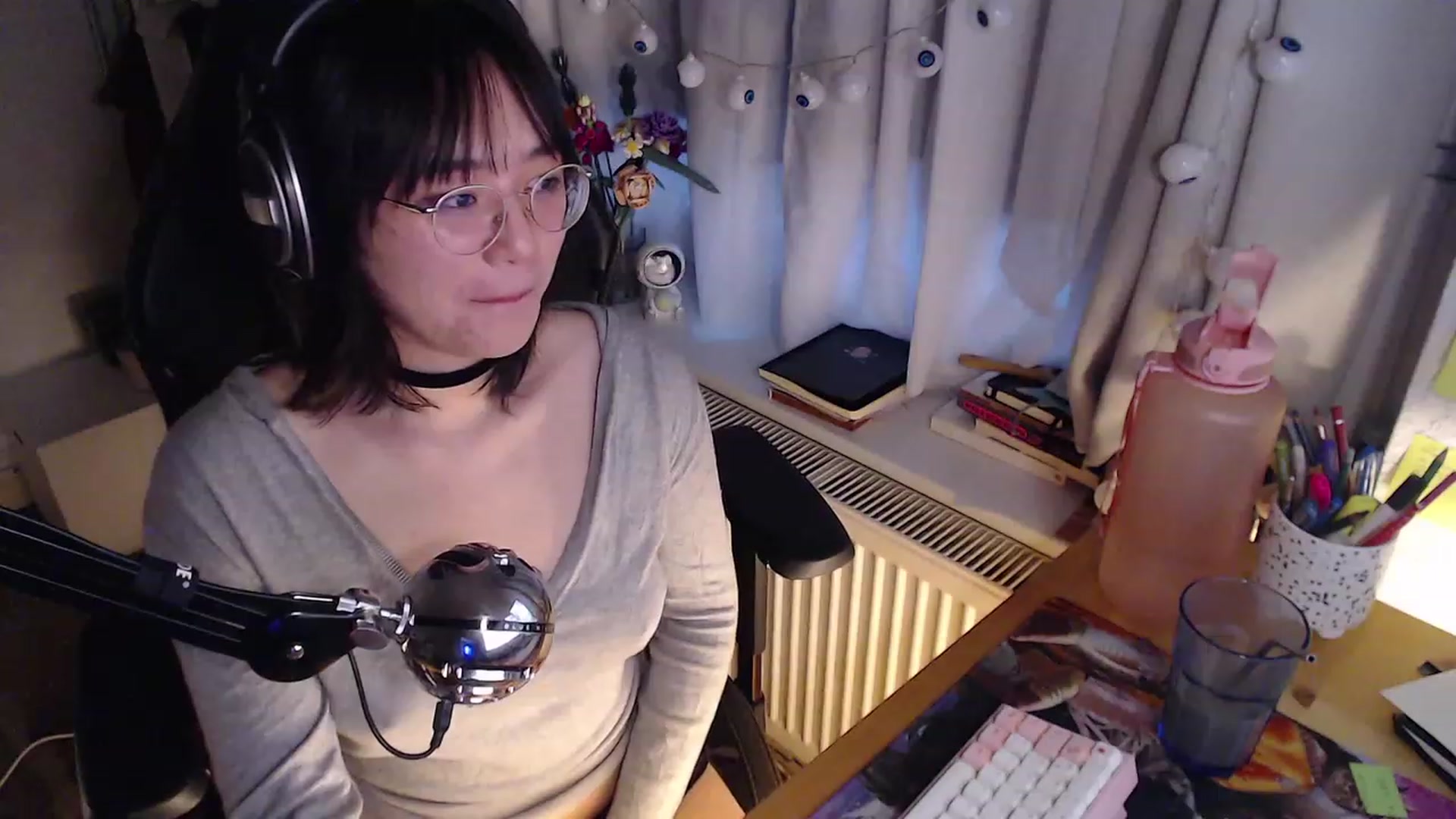 Gallery image thumbnail from Kuromin's myfreecams stream on, 10/21/2023, 16:45 image 5 of 20
