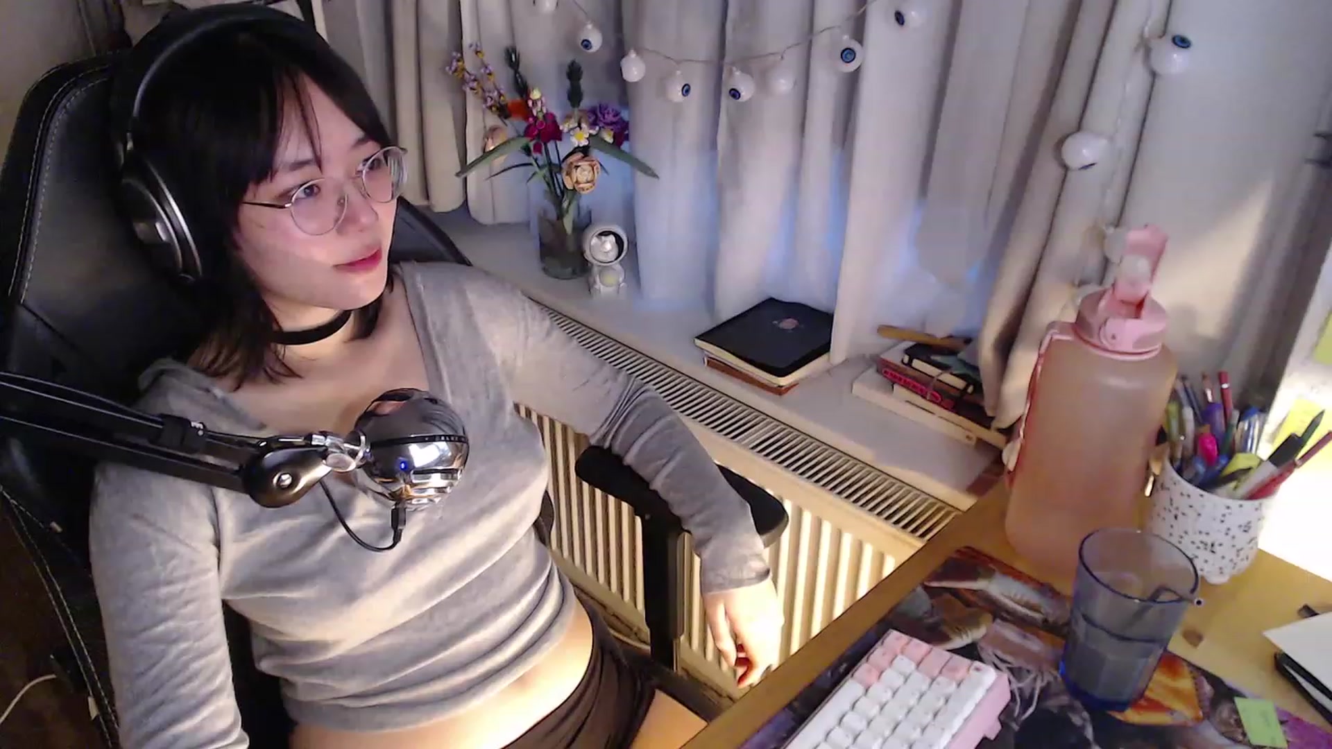 Gallery image thumbnail from Kuromin's myfreecams stream on, 10/21/2023, 16:45 image 6 of 20