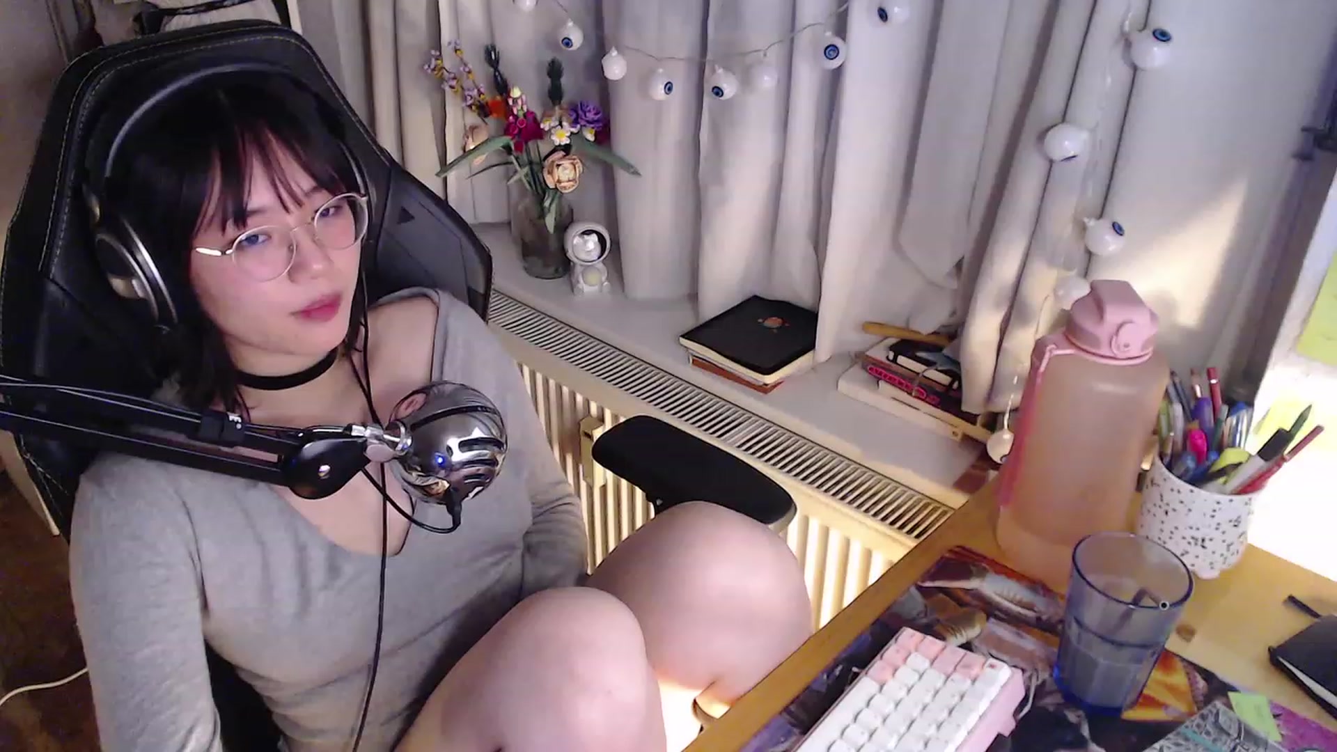 Gallery image thumbnail from Kuromin's myfreecams stream on, 10/21/2023, 20:09 image 4 of 20