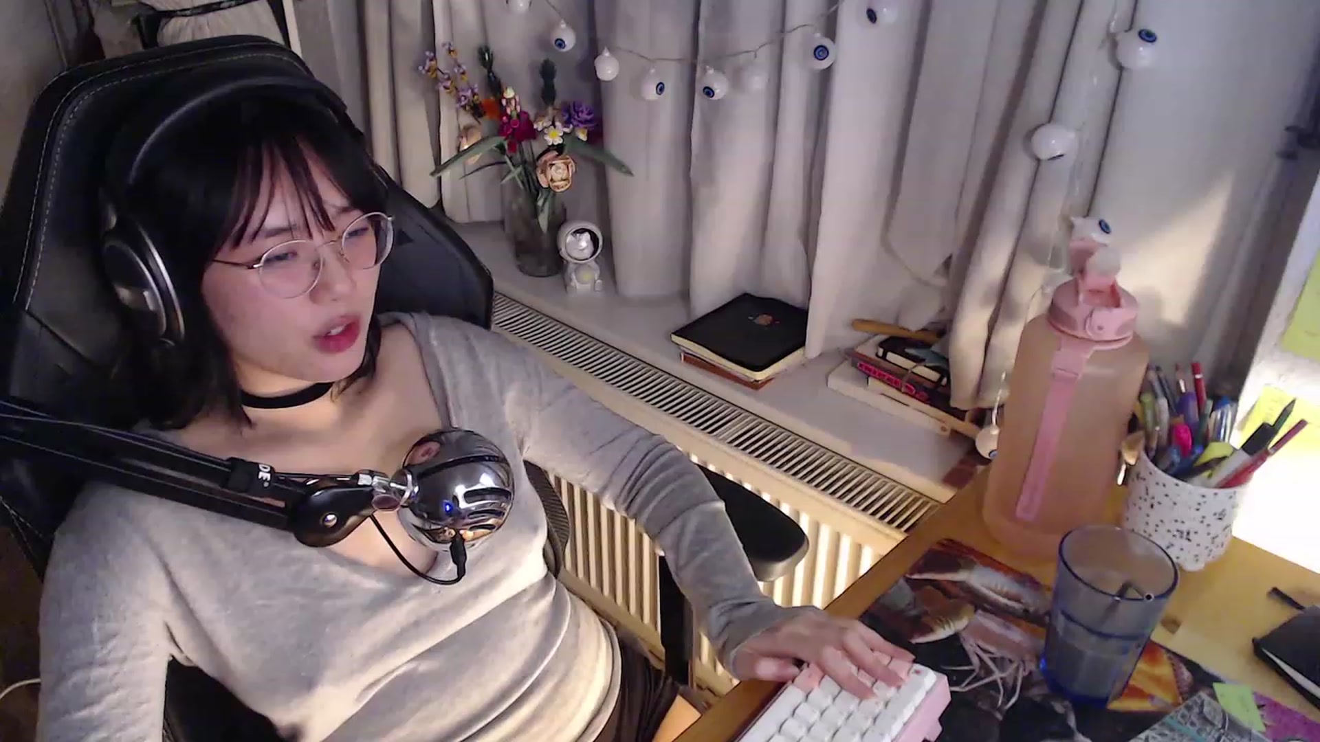 Gallery image thumbnail from Kuromin's myfreecams stream on, 10/21/2023, 20:09 image 12 of 20