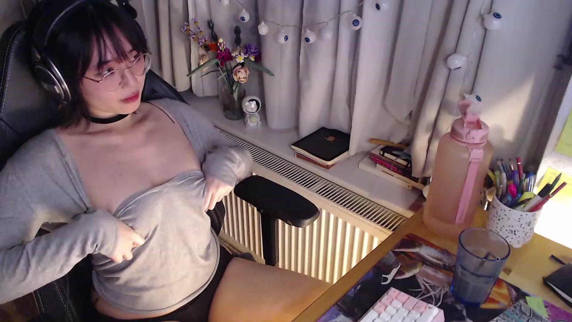 Gallery image thumbnail from Kuromin's myfreecams stream on, 10/21/2023, 20:09 image 7 of 20