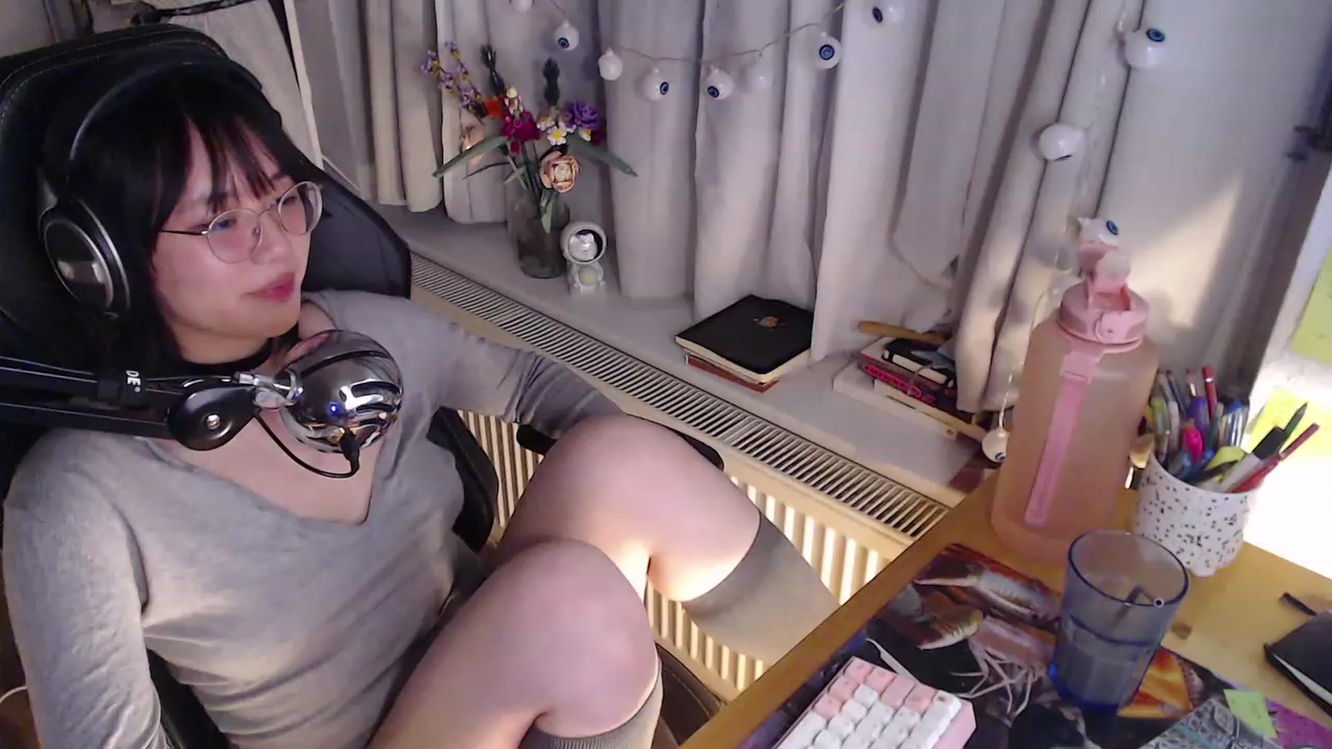Gallery image thumbnail from Kuromin's myfreecams stream on, 10/21/2023, 20:09 image 9 of 20